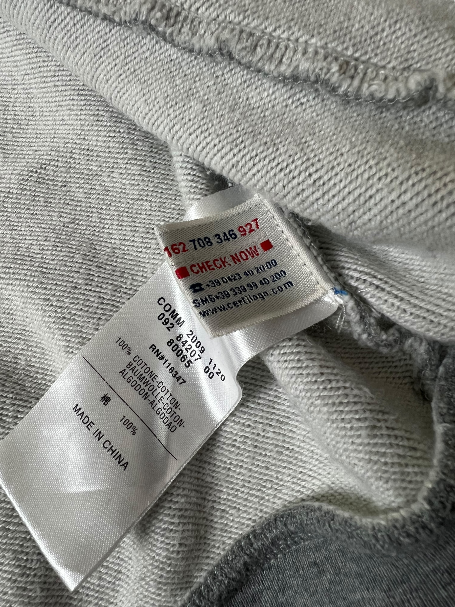 Veste Moncler gris taille L - Logo et étiquette