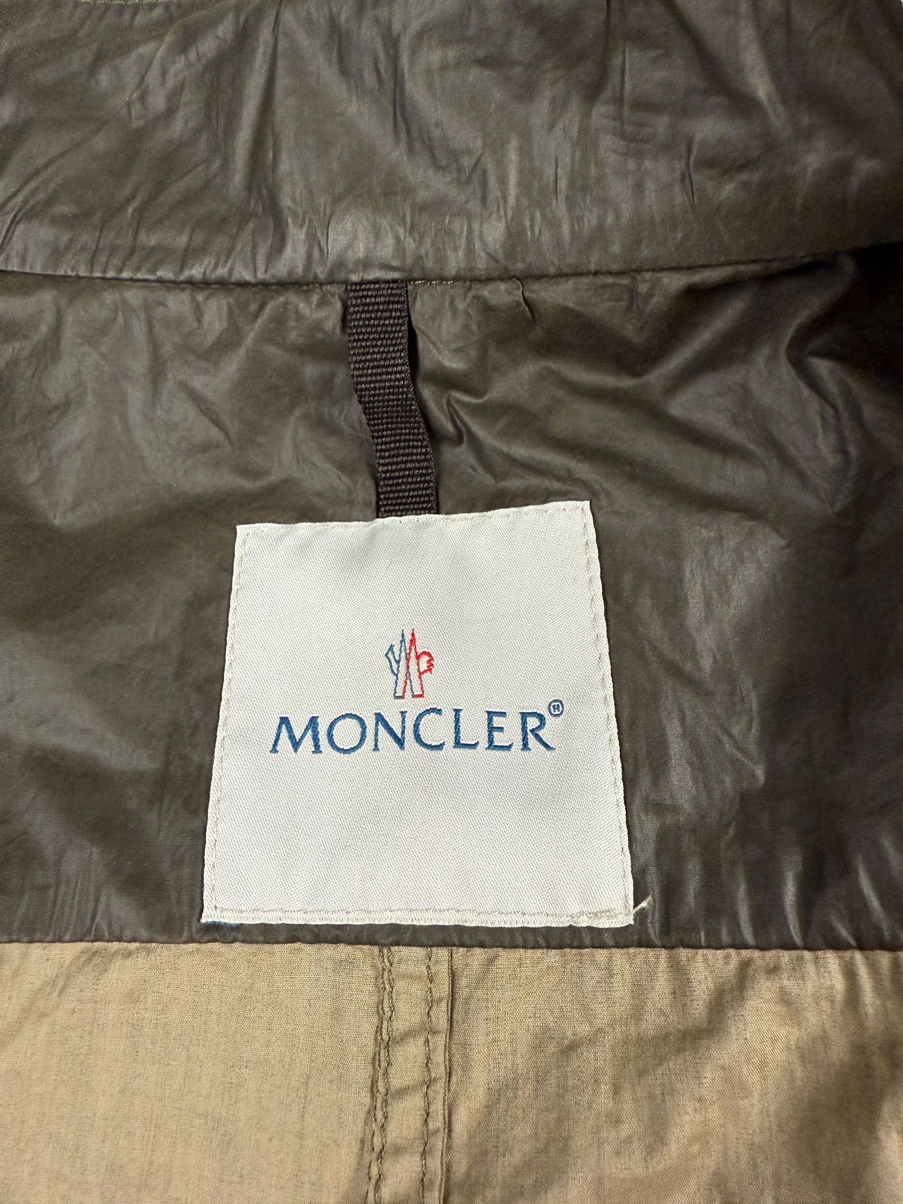 Veste Moncler kaki taille L - Logo et étiquette