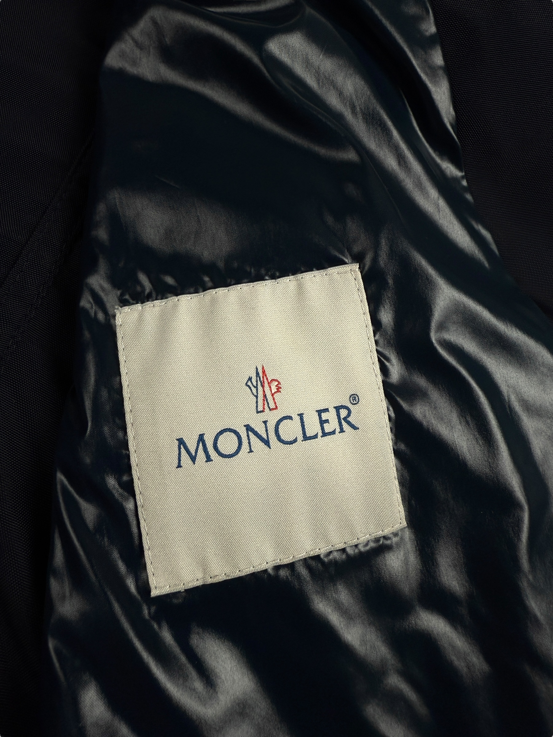 Veste Moncler marine taille L - Logo et étiquette