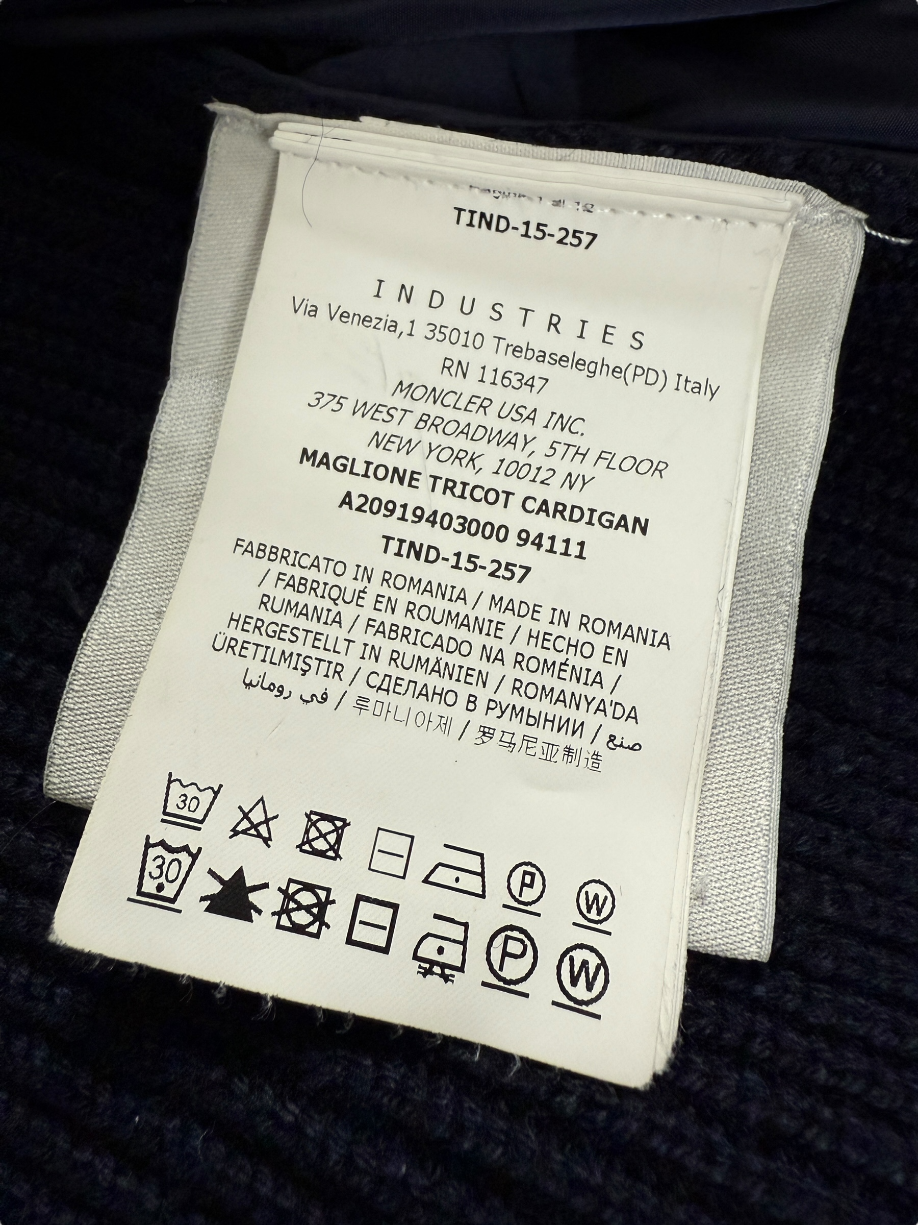 Veste Moncler marine taille M - Logo et étiquette