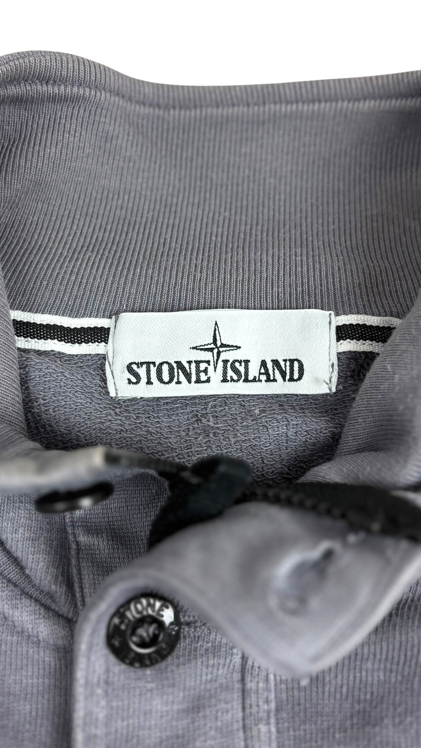 Pull Zippé Stone Island gris taille M - Détail