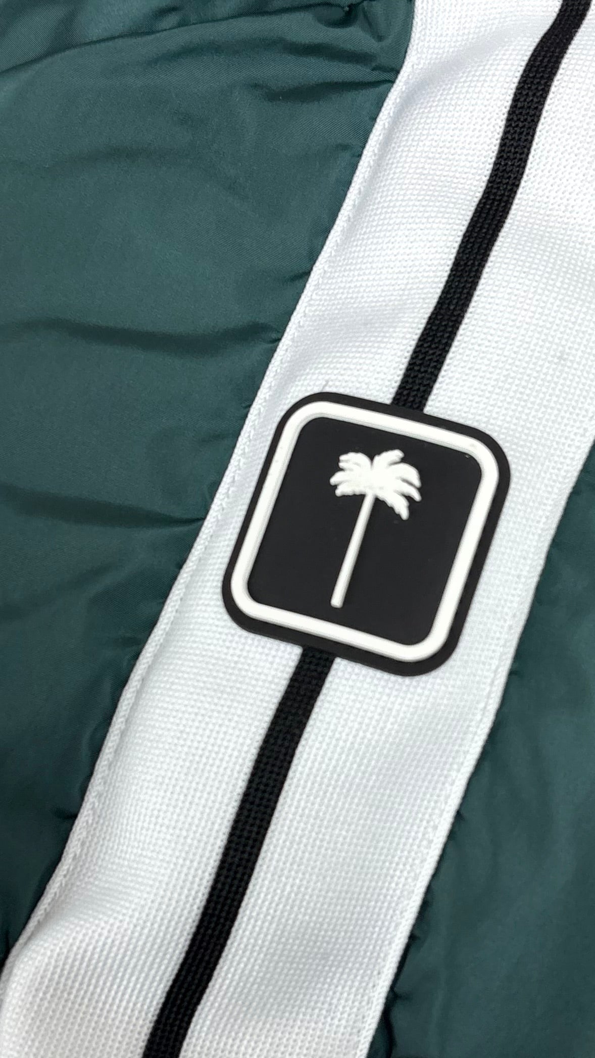Doudoune Palm Angels Track vert, détail étiquettes et finitions — vue 3