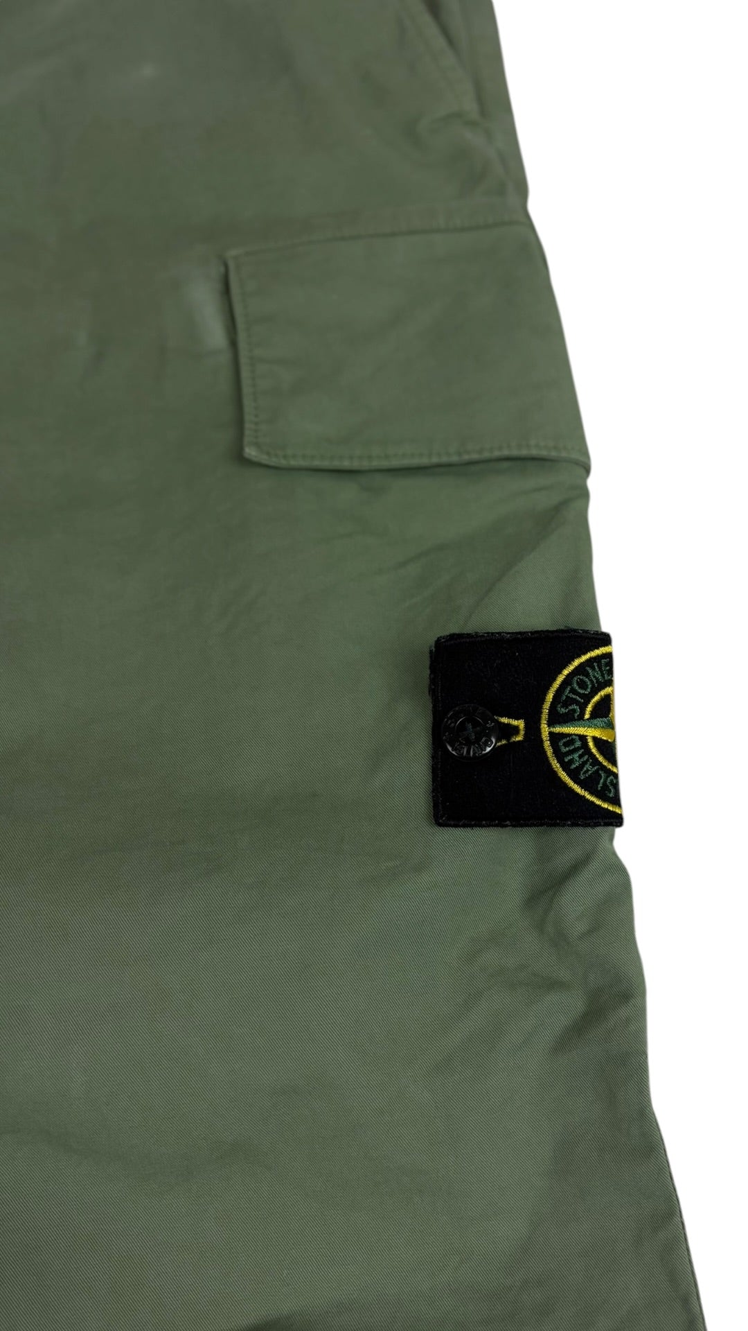 Pantalon cargo Stone Island kaki W33 reconditionné - vue dos | Authentique NB08
