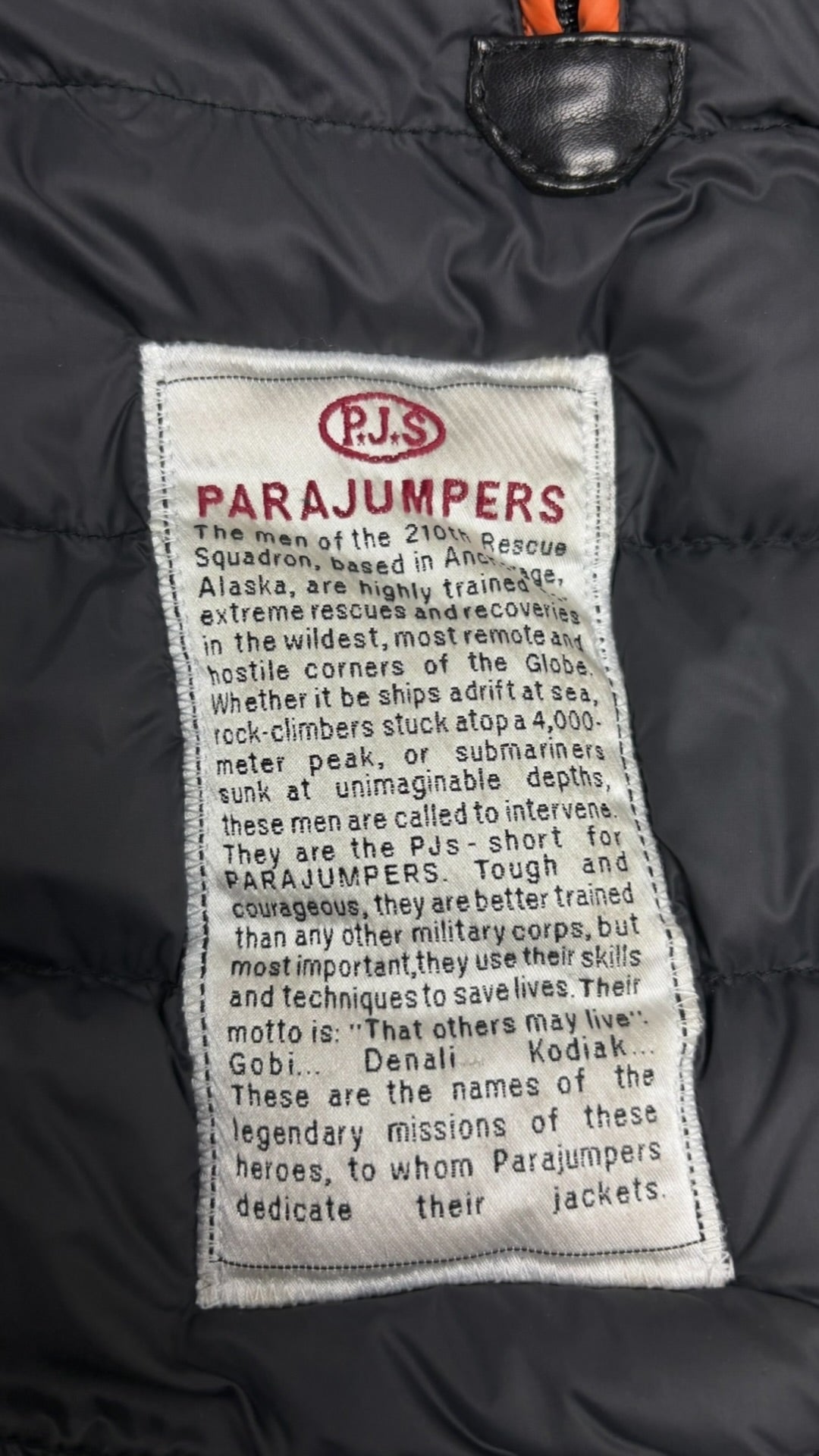 Blouson Parajumpers noir taille S - Logo et étiquette