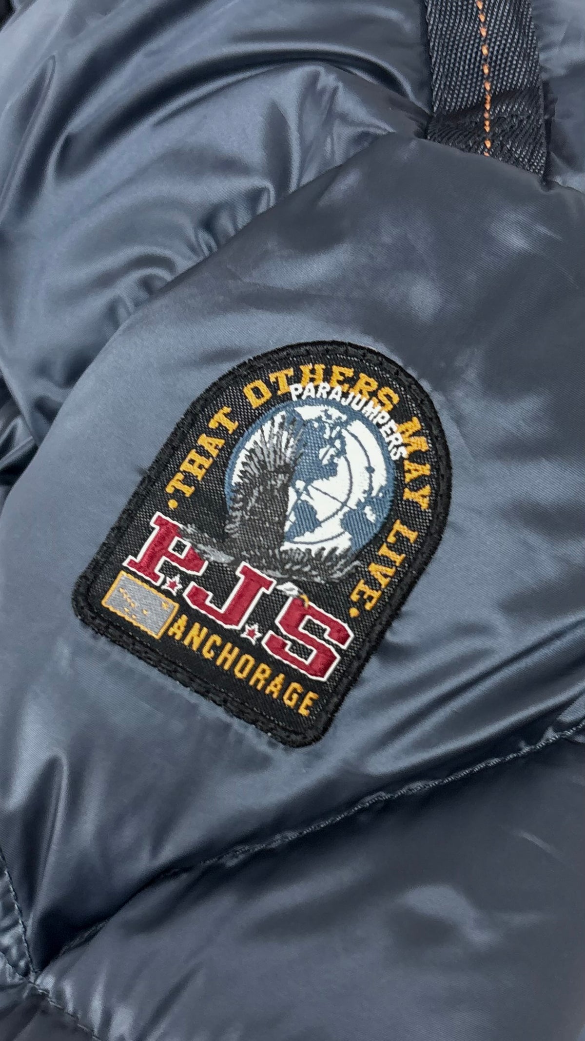 Doudoune Bomber Parajumpers Sheen à Capuche marine, détail étiquettes et finitions — vue 3