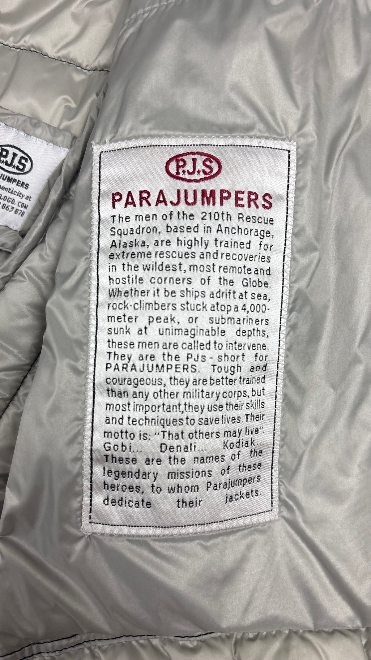 Gilet Doudoune Parajumpers Day Tripper noir taille L, détail étiquettes et finitions — vue 4