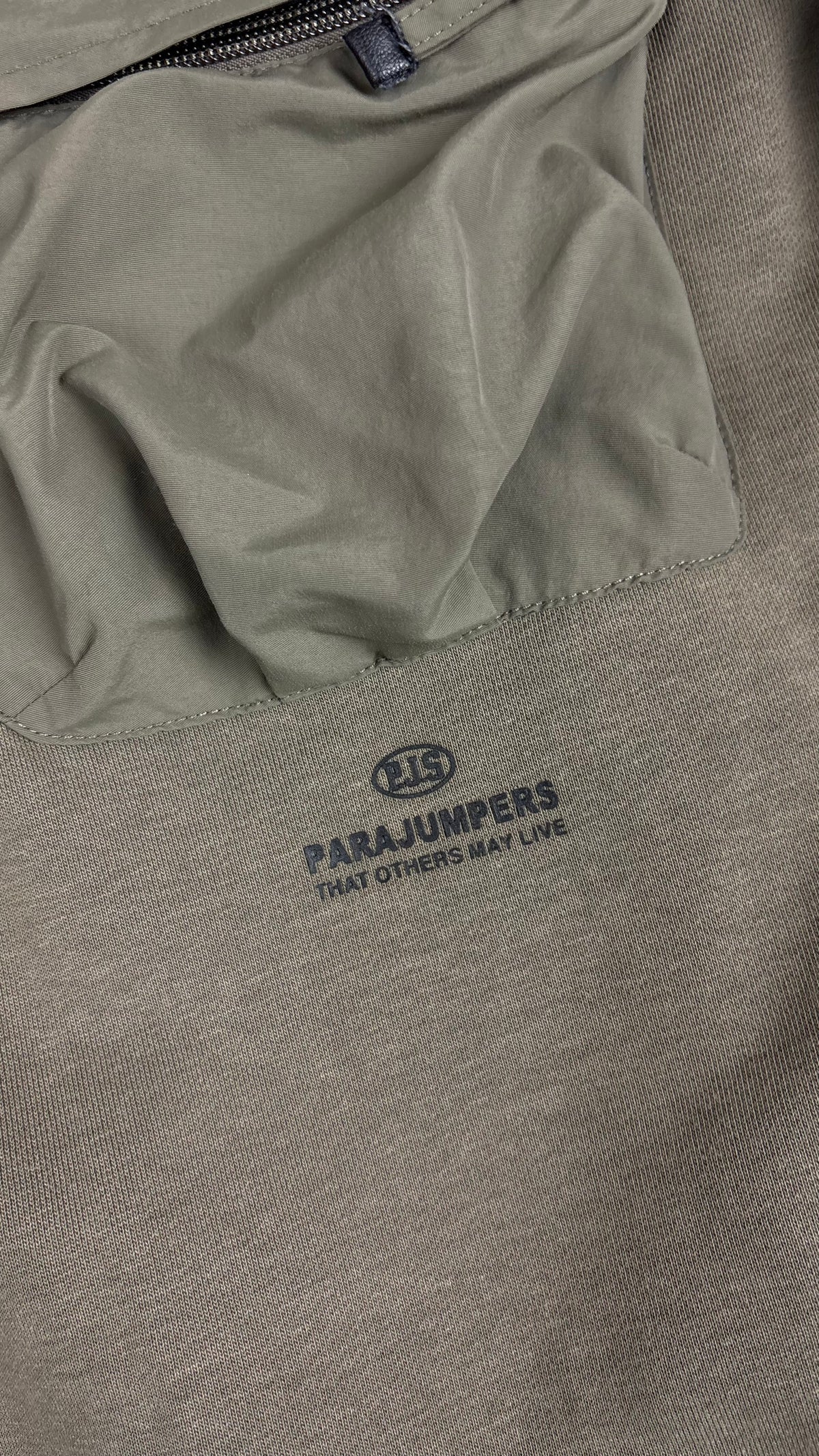 Sweat-shirt Crewneck Parajumpers Fleece à Poche Nylon kaki taille XL, détail étiquettes et finitions — vue 4