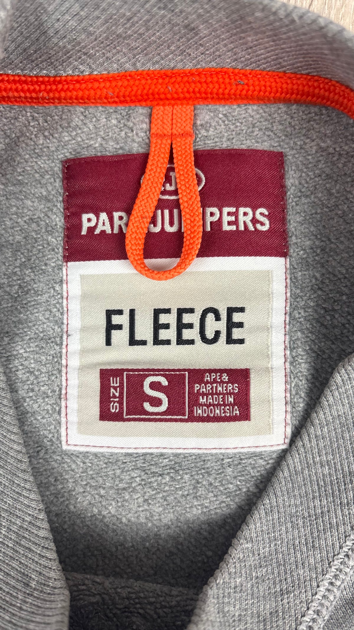Sweat-shirt Crewneck Parajumpers Fleece gris taille S, détail étiquettes et finitions — vue 4