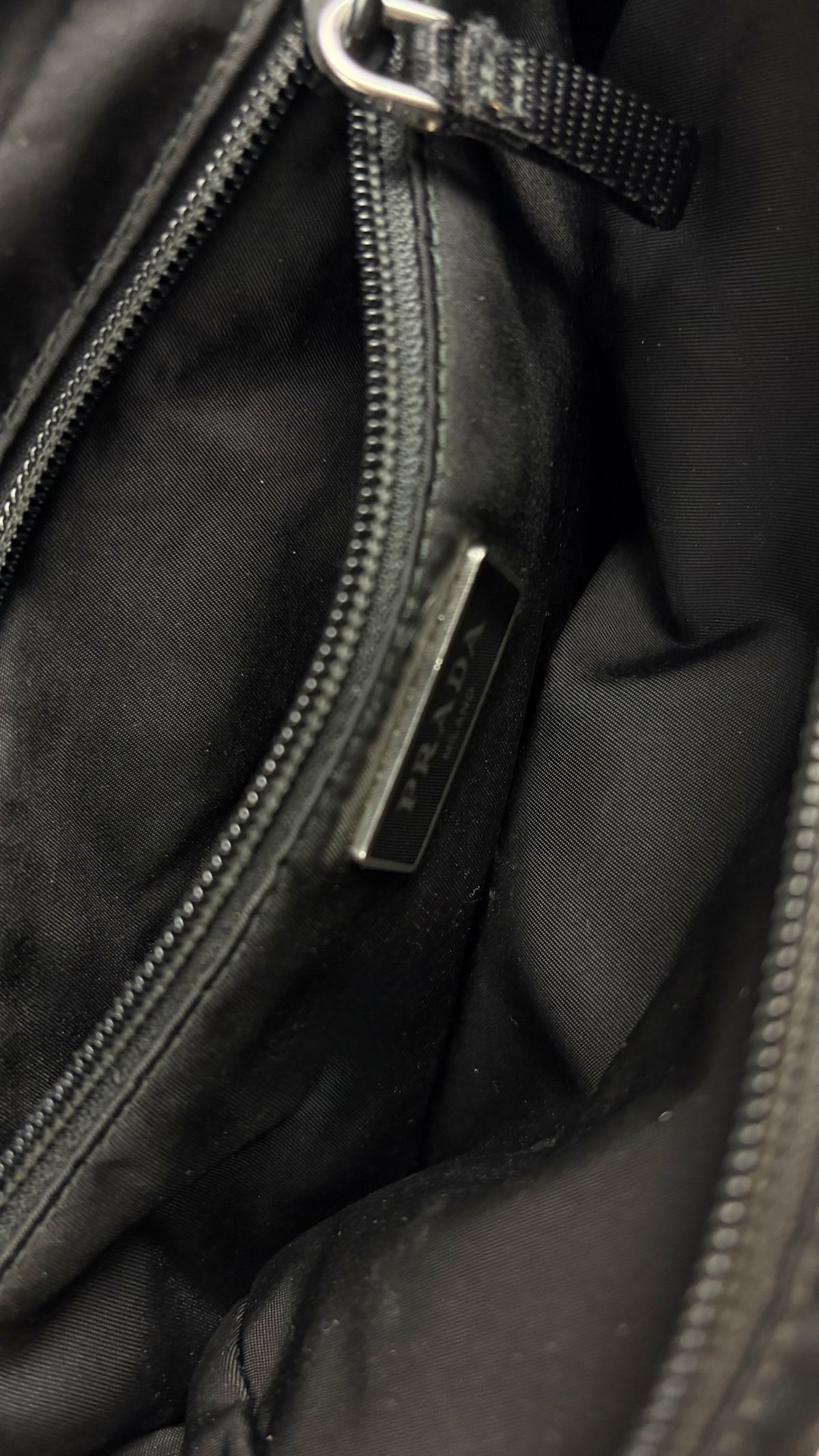 Sacoche Banane Prada Tessuto noir, détail matière et finitions — vue 7