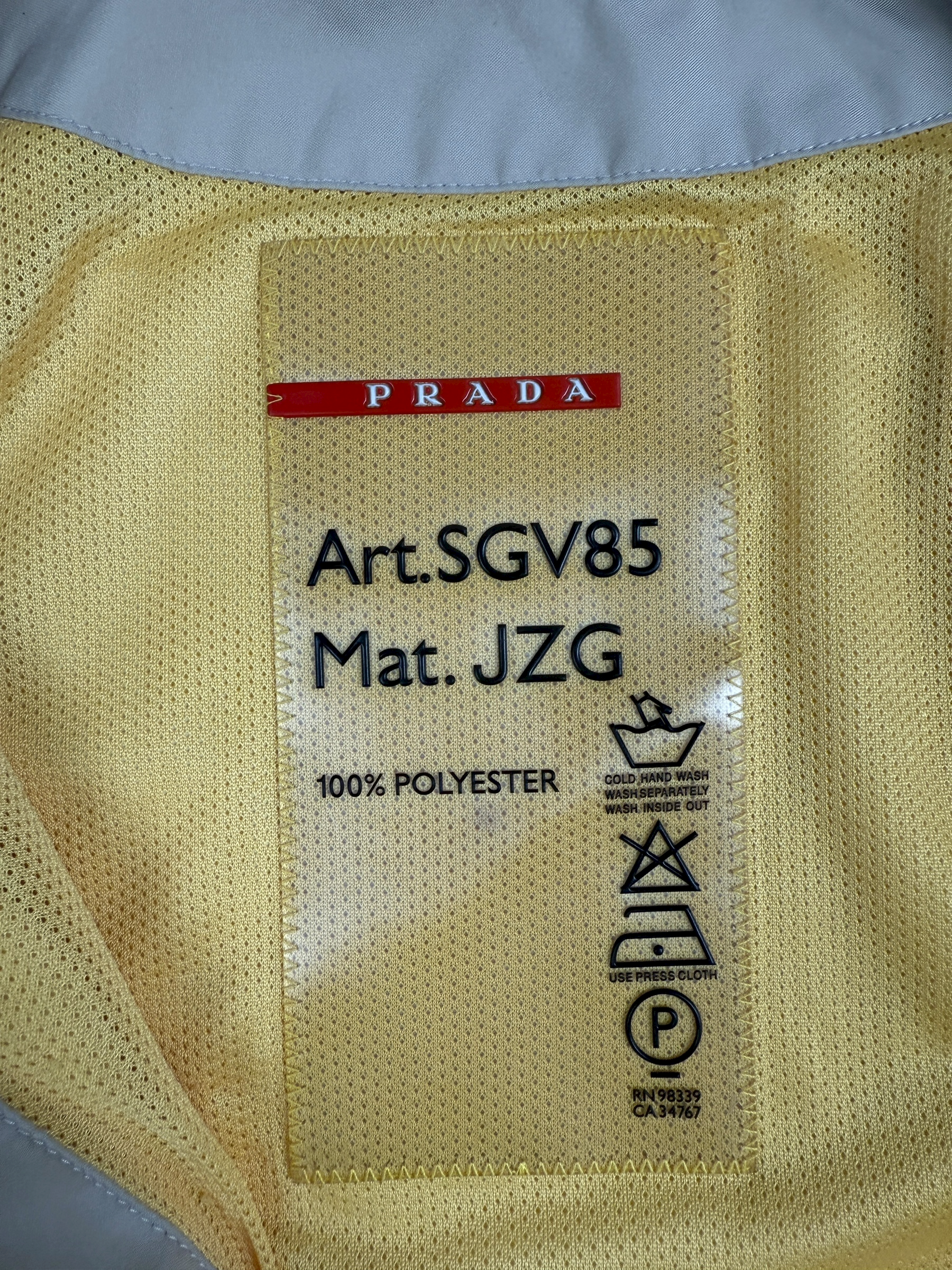 Veste PRADA crème taille 50 - Logo et étiquette