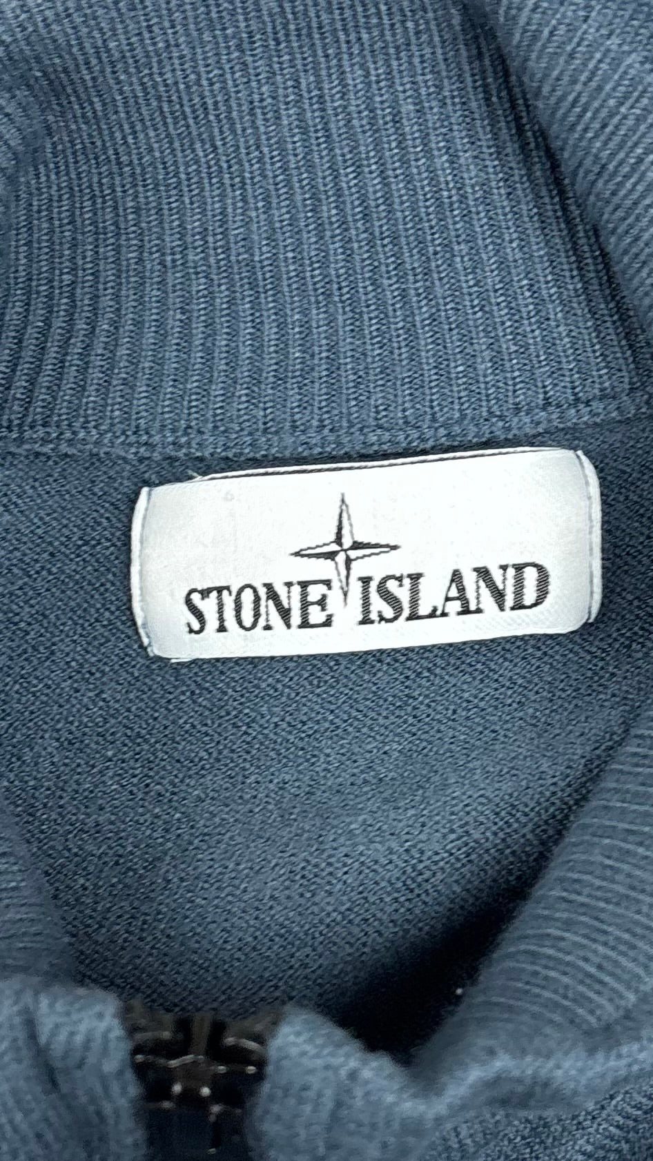 Cardigan Zippé Stone Island Col Montant pétrole taille L, détail étiquettes et finitions — vue 3