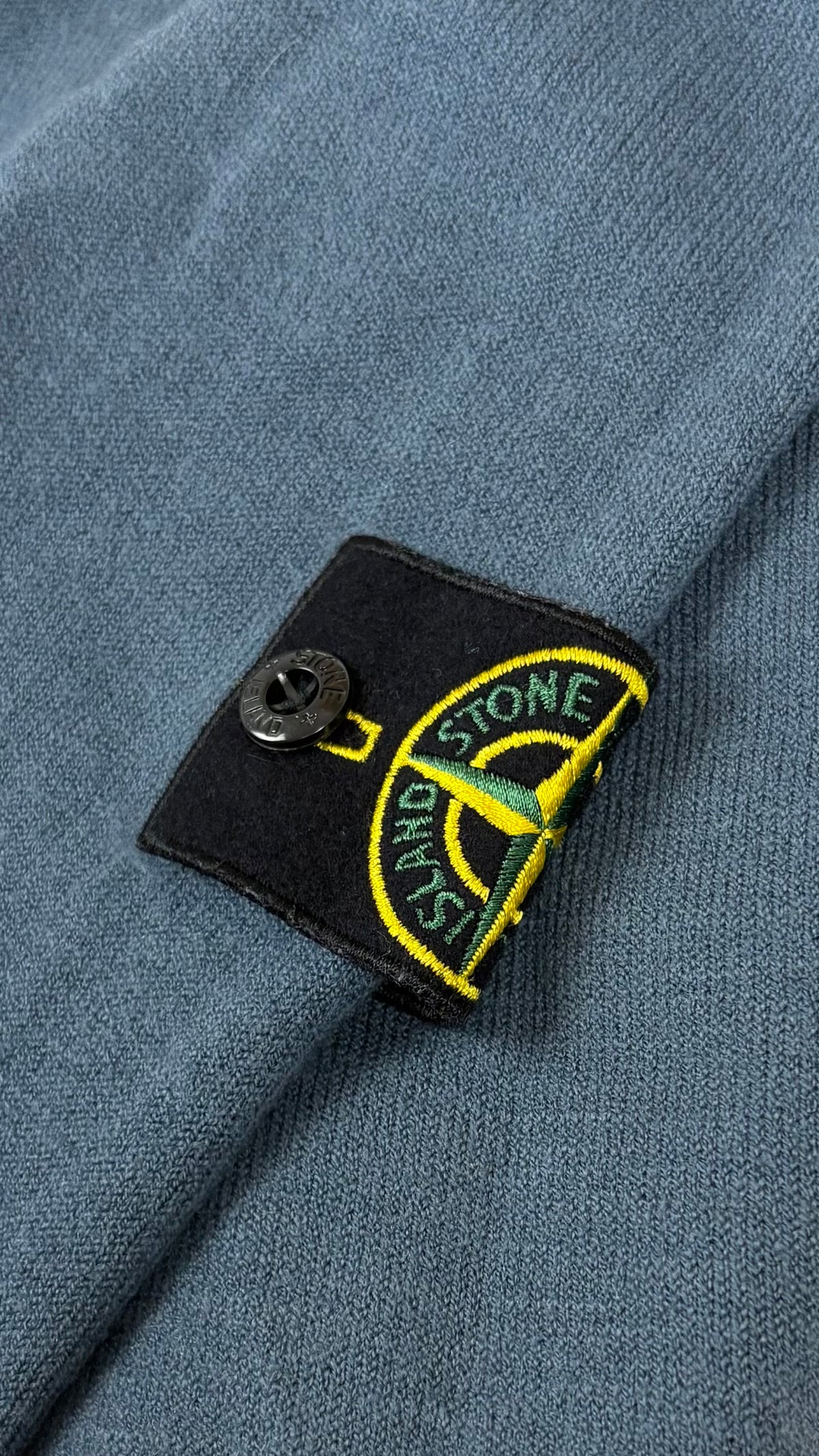 Cardigan Zippé Stone Island Col Montant pétrole taille L, détail étiquettes et finitions — vue 4