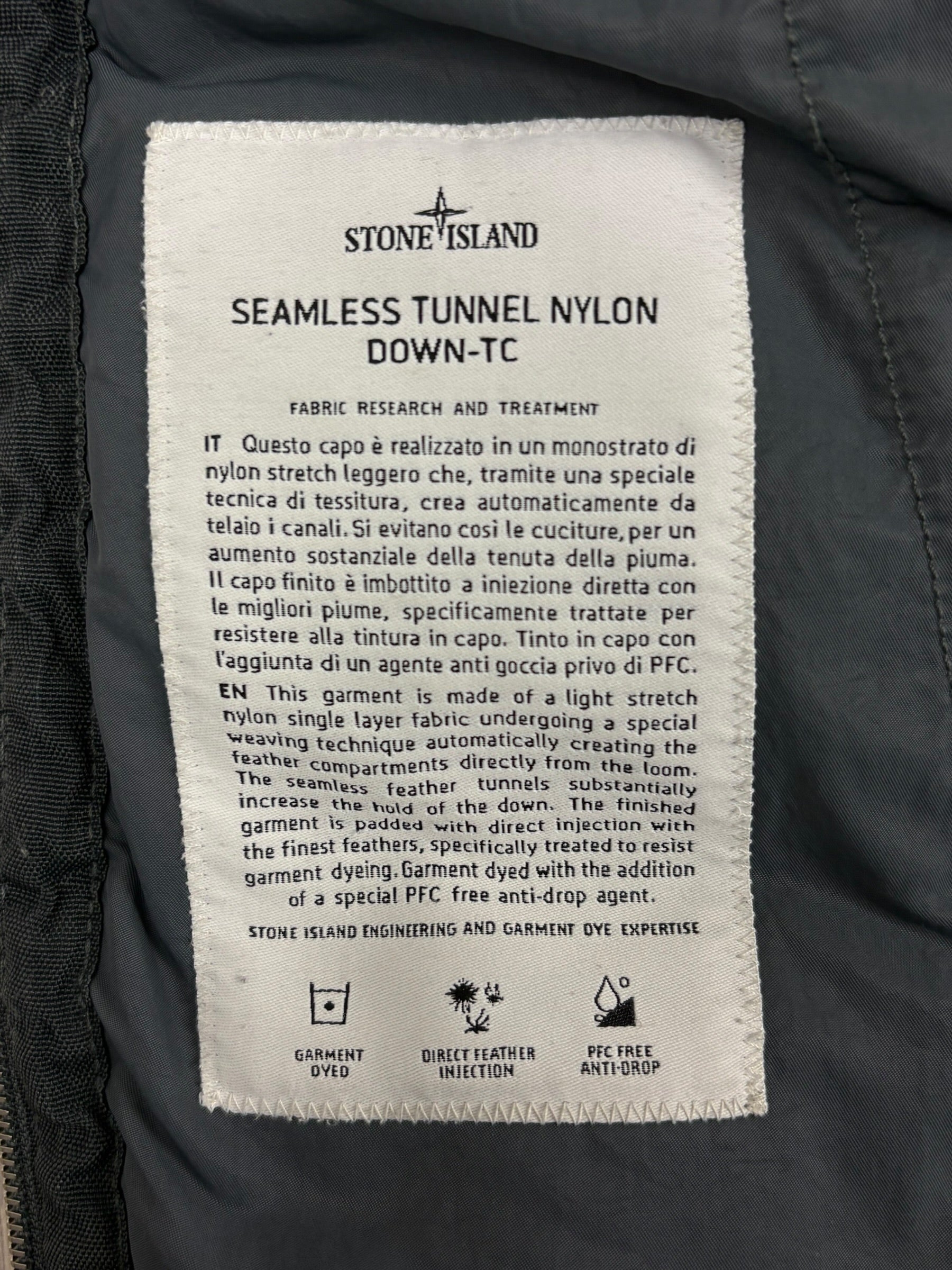 Gilet Stone Island gris taille M - Logo et étiquette