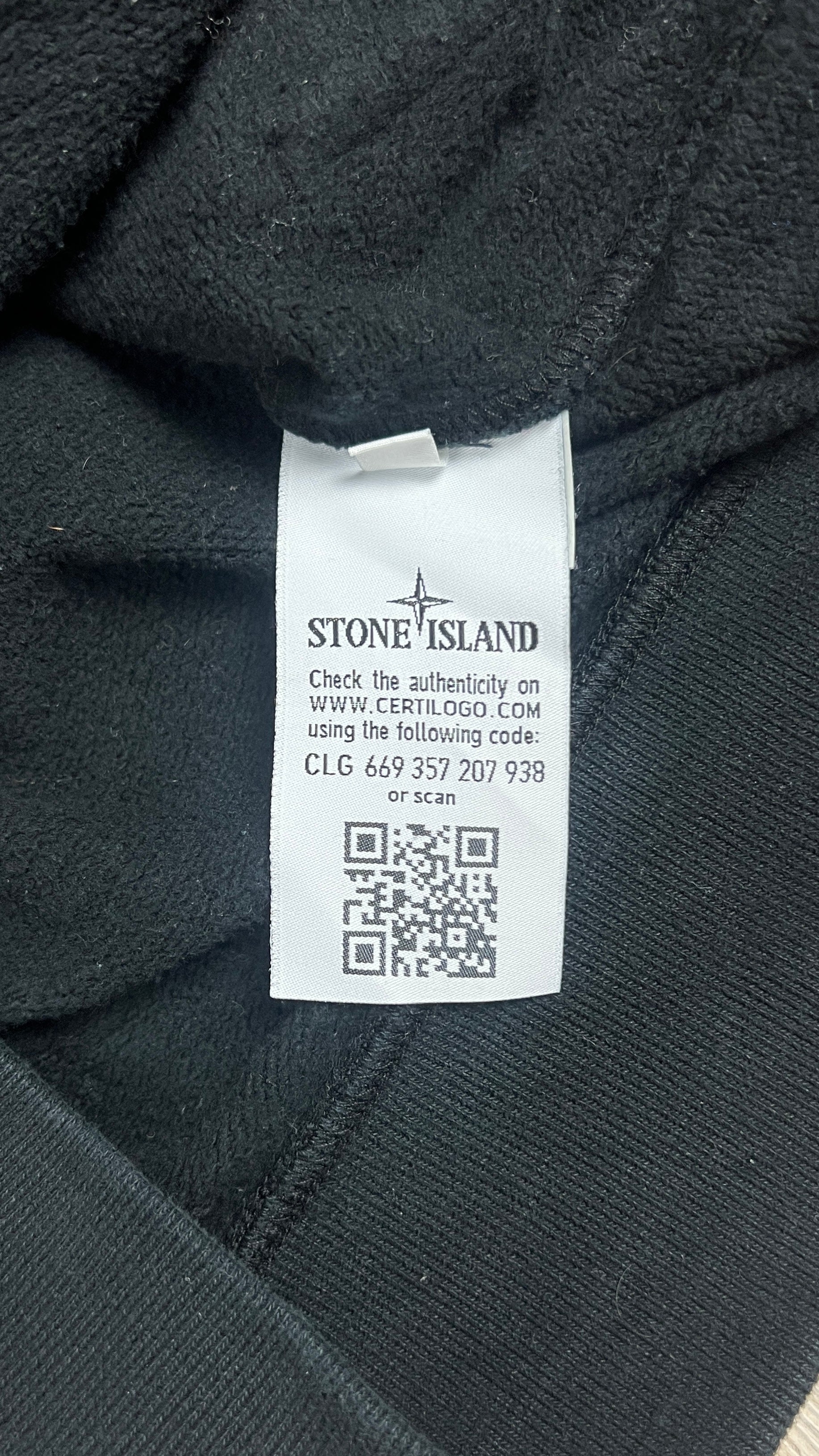 Gilet zippé Stone Island noir taille M, détail matière — vue 5