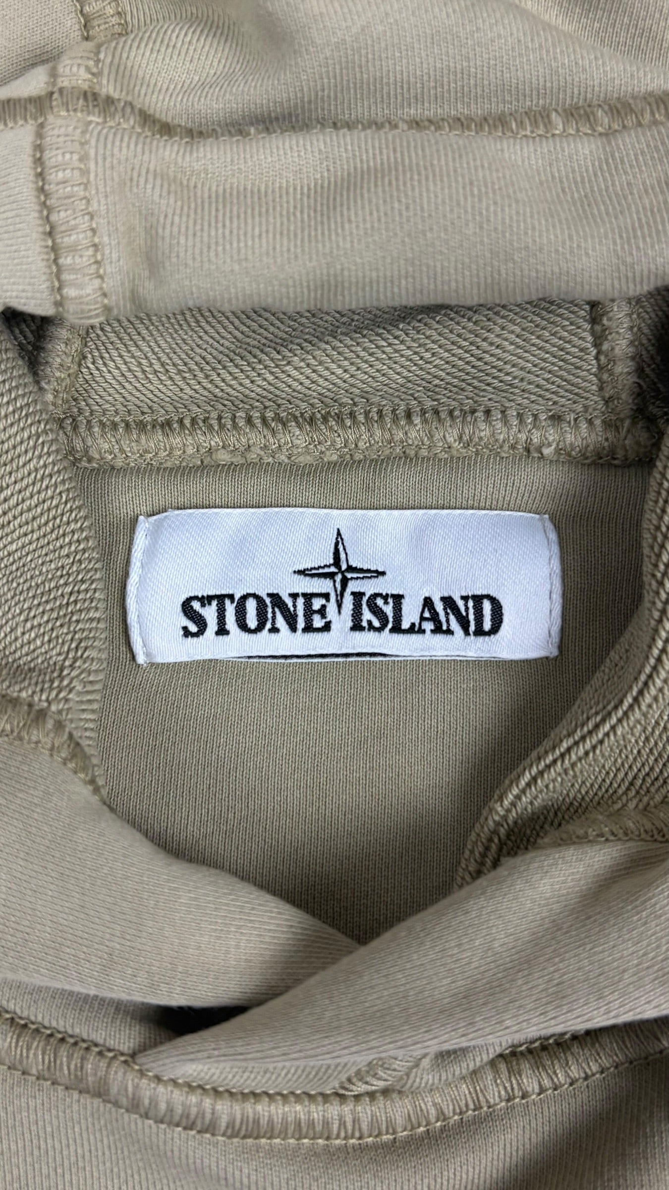 Hoodie Stone Island kaki taille L - Détail