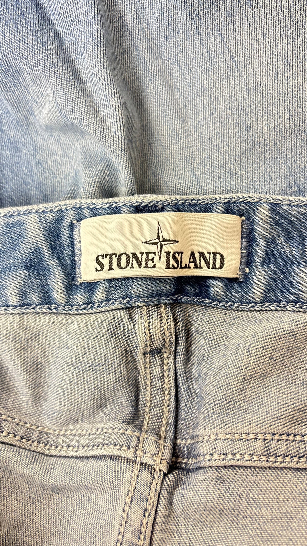 Jean Stone Island bleu taille W32, détail étiquettes et finitions — vue 3