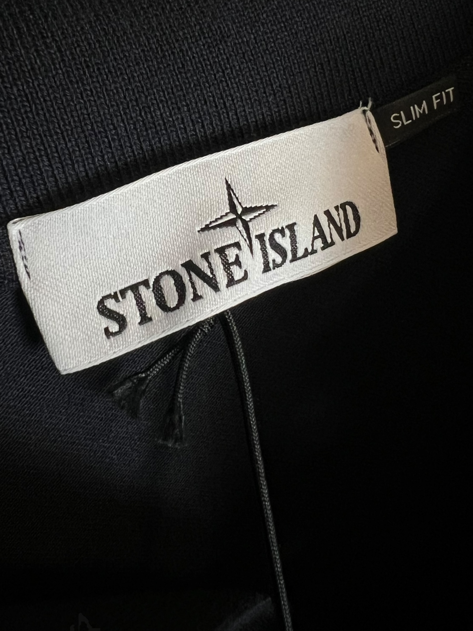 Polo Stone Island bleu marine taille M - Logo et étiquette