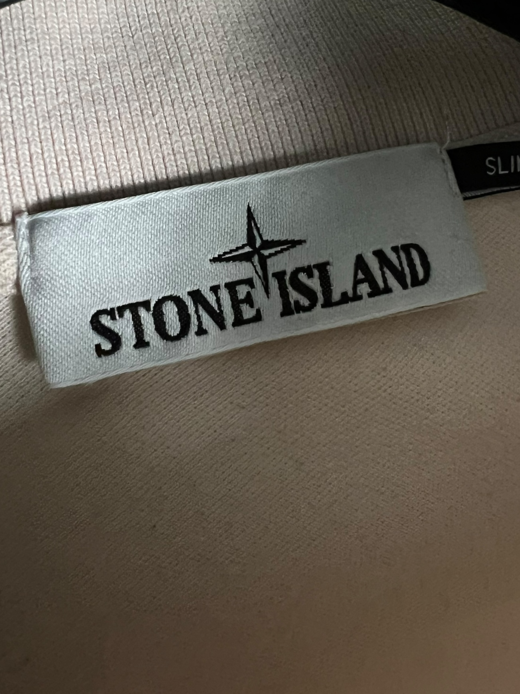 Polo Stone Island rose taille L - Logo et étiquette