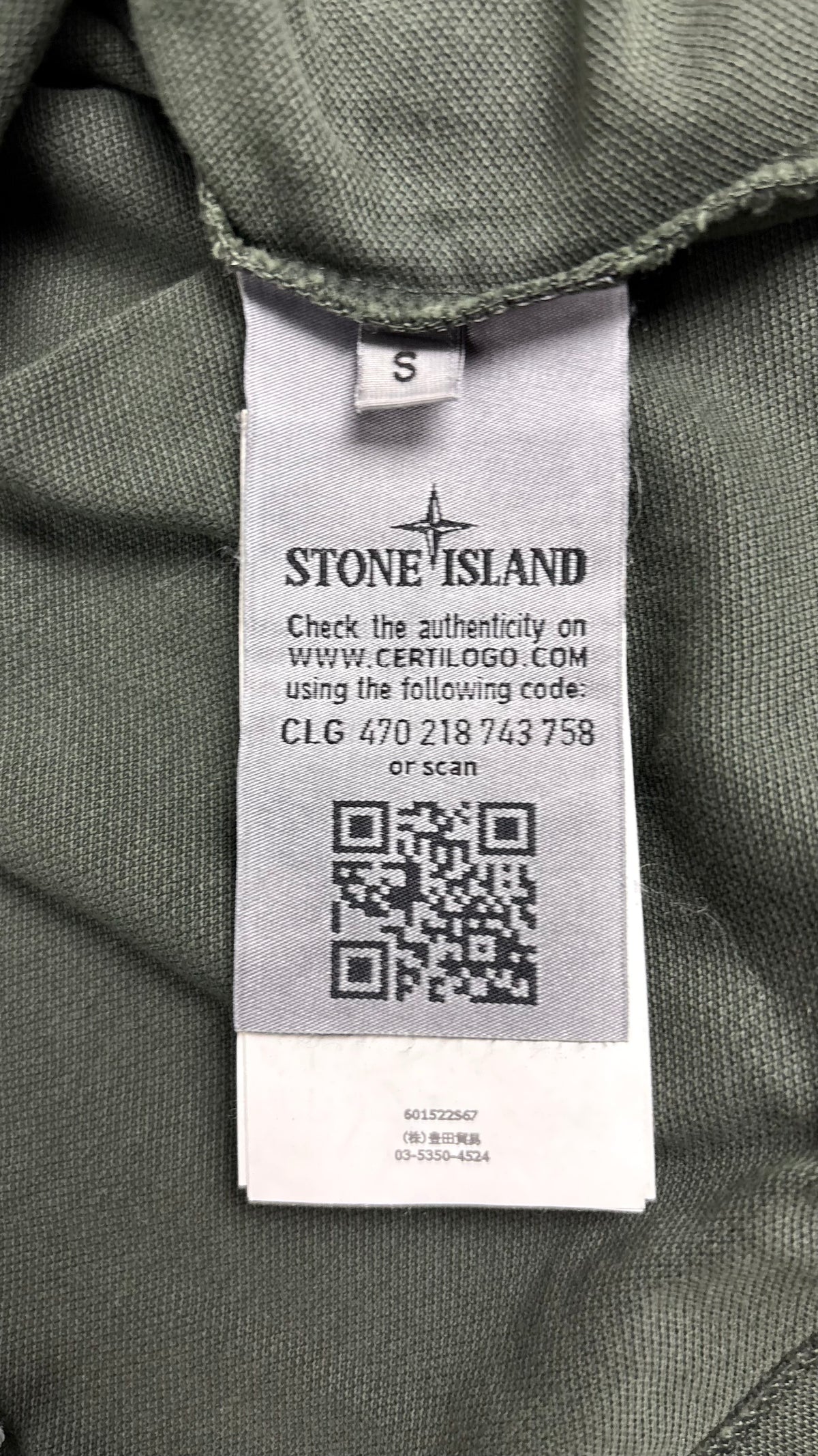 Polo Stone Island Slim Fit kaki, détail étiquettes et finitions — vue 5