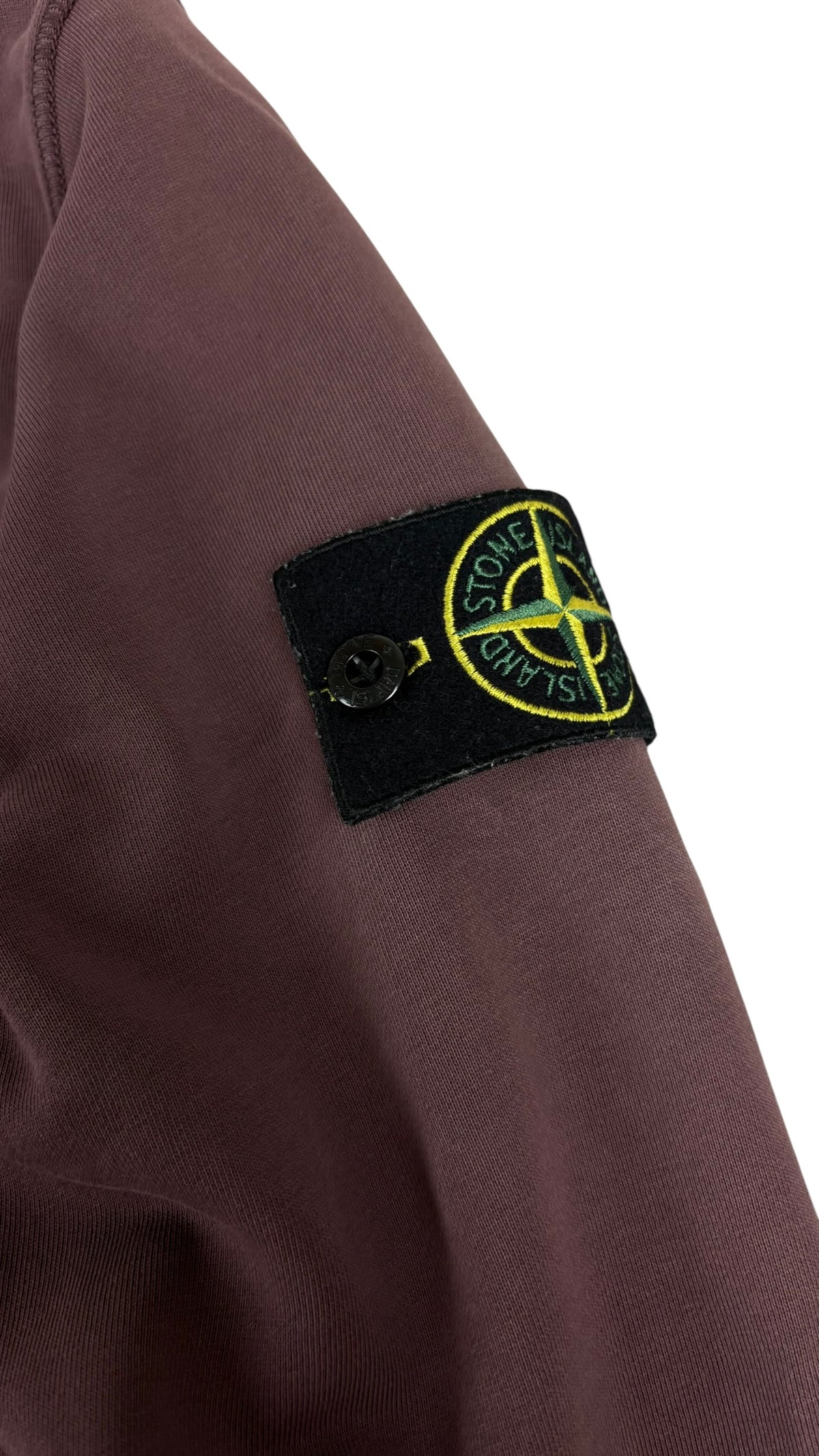 Pull Crewneck Stone Island bordeaux taille M, détail étiquettes et finitions — vue 3