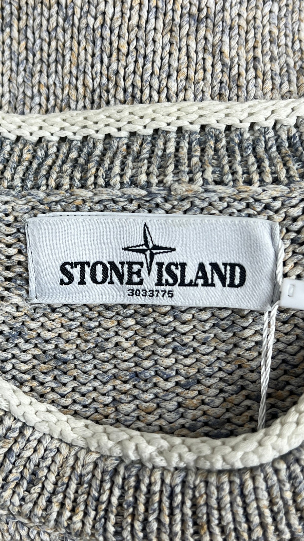 Pull Stone Island gris chiné, détail étiquettes et finitions — vue 4