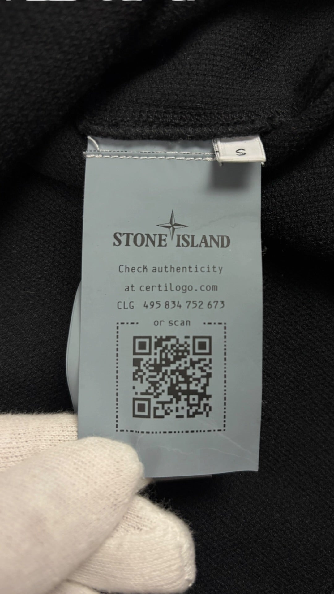 Pull Stone Island noir taille S - Logo et étiquette