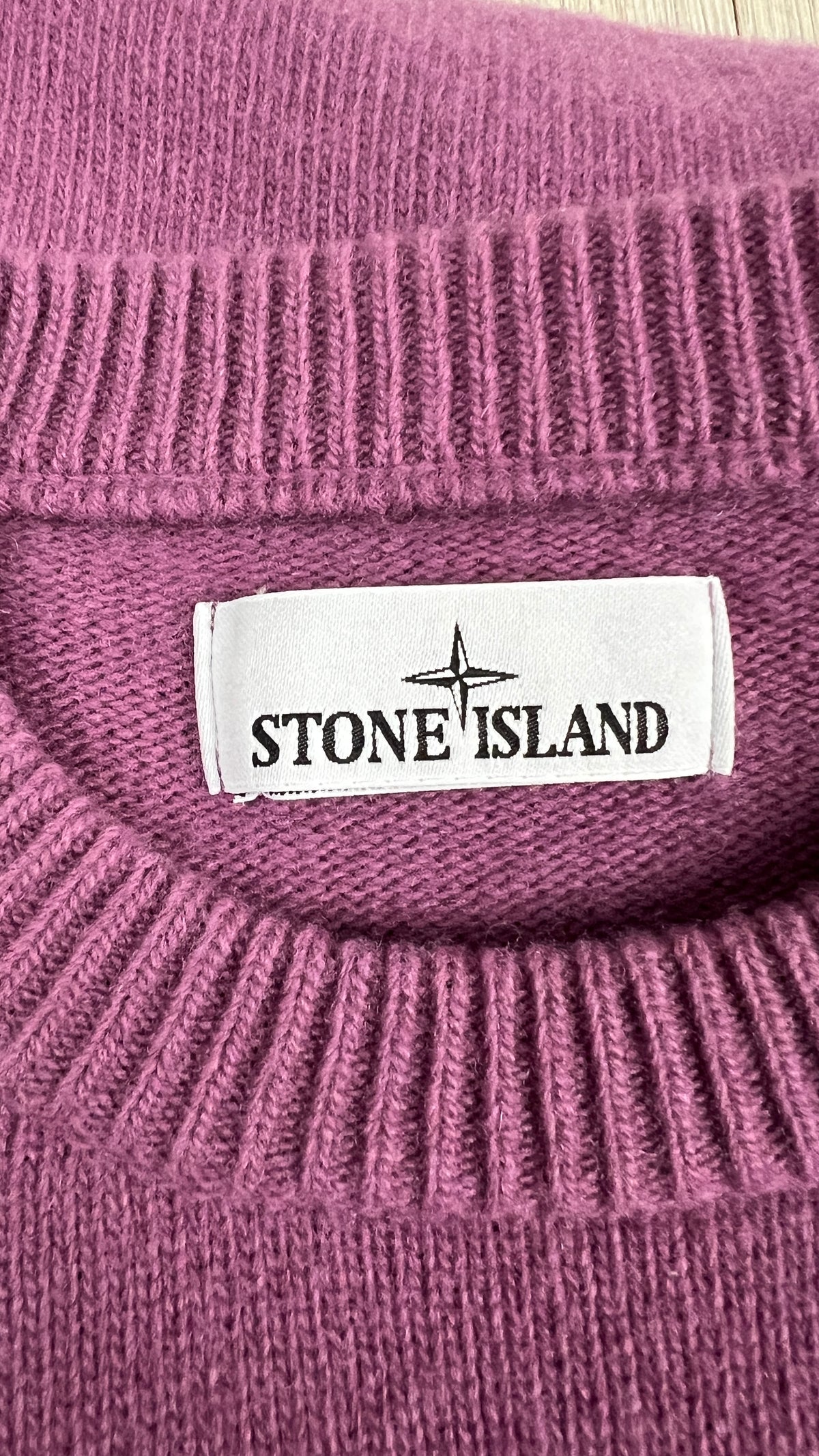 Pull Stone Island violet taille S, détail étiquette — vue 4