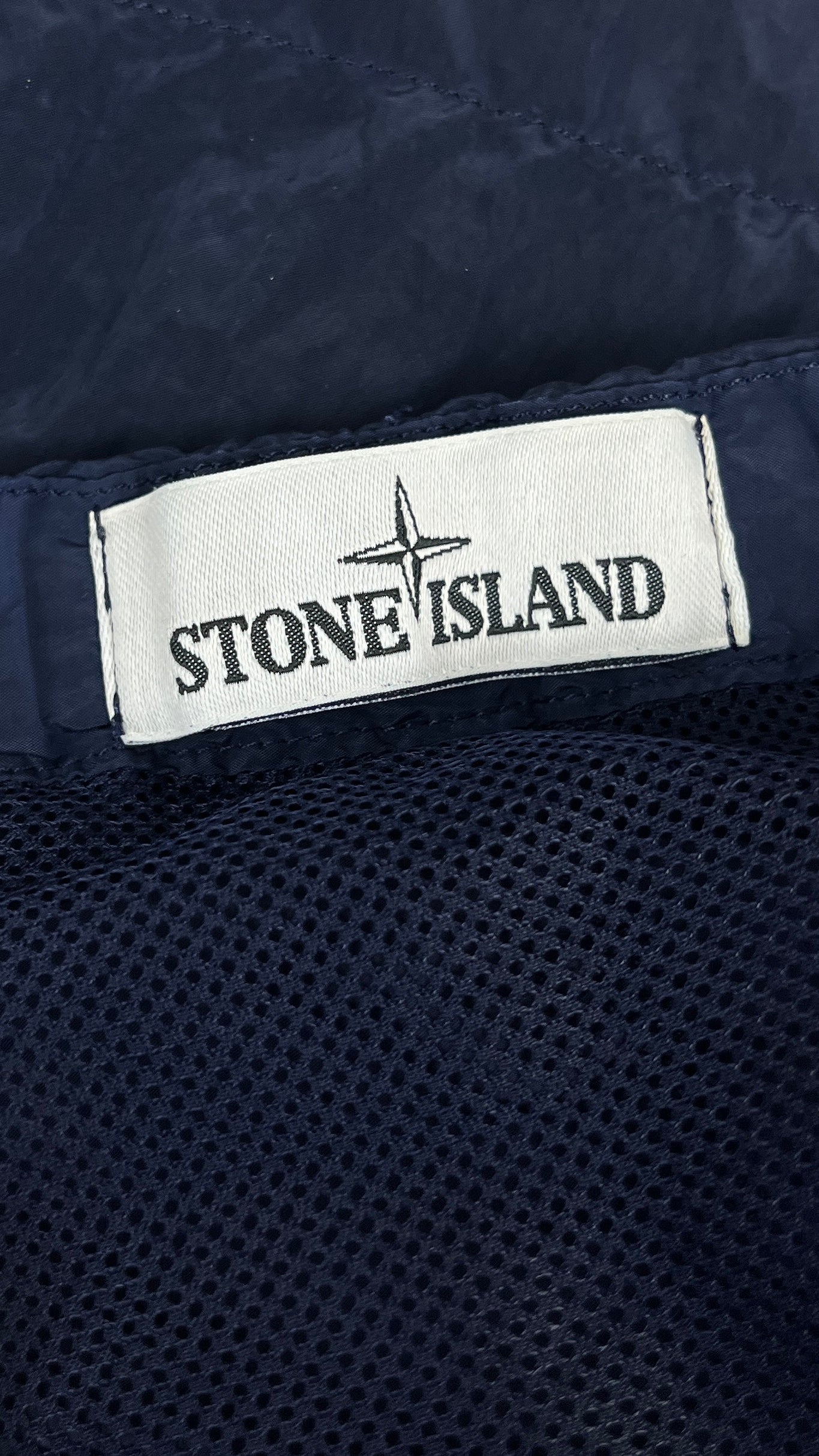 Short de bain Stone Island marine taille M, détail étiquette — vue 4