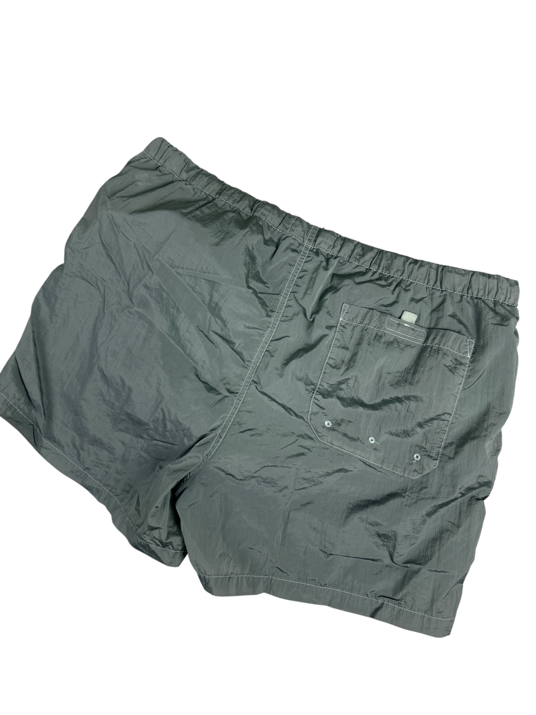 Short Stone Island gris taille XL - Logo et étiquette