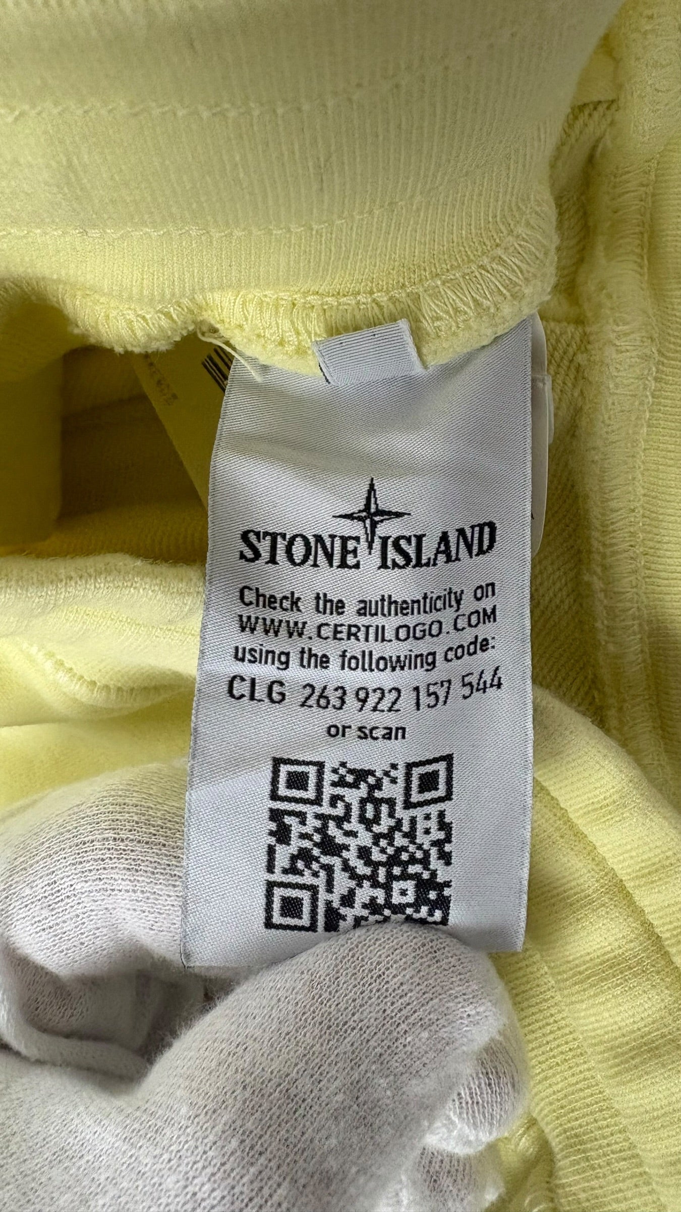 Short Stone Island jaune taille S - Vue côté