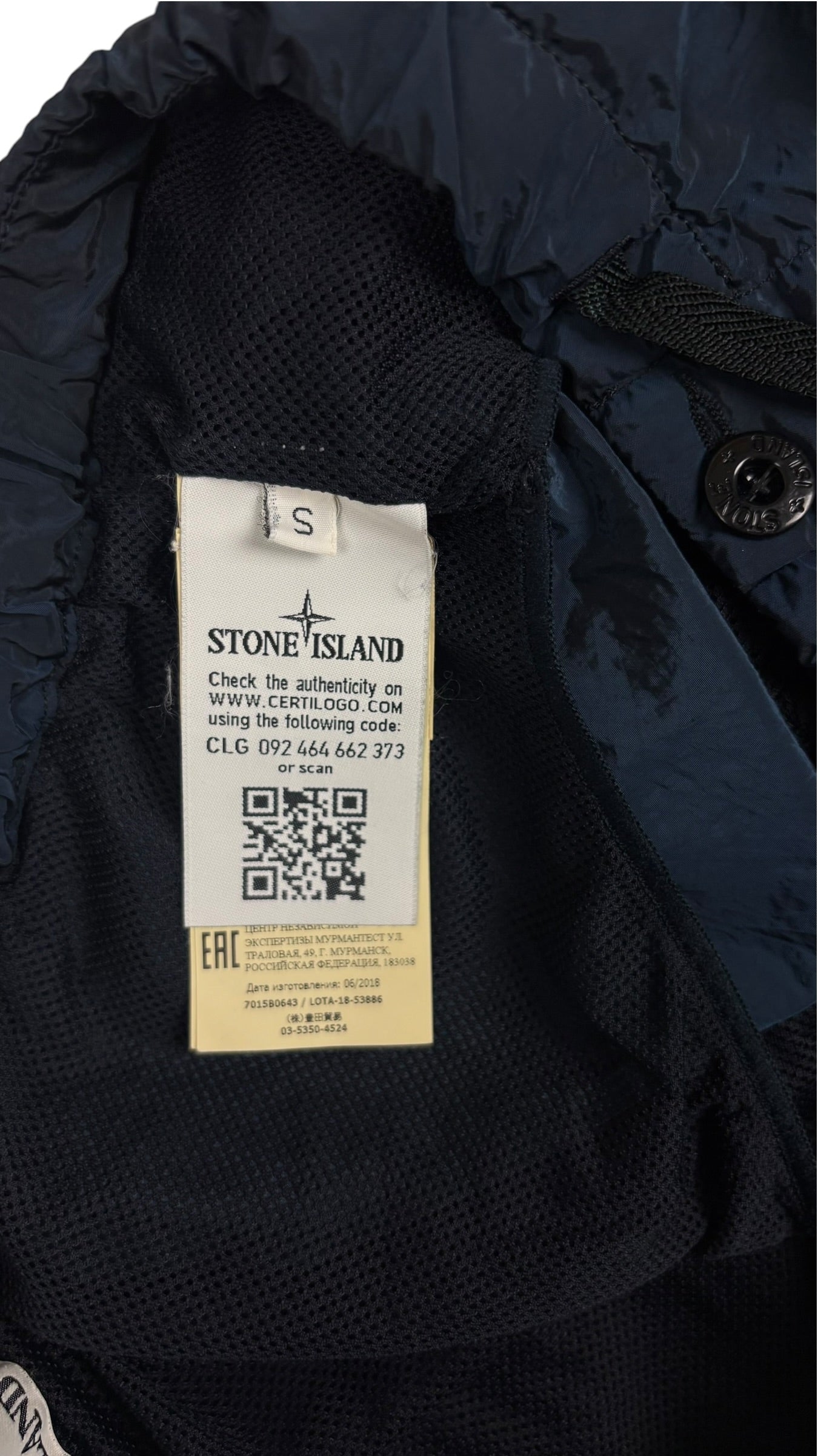 Short Stone Island marine taille S - Logo et étiquette