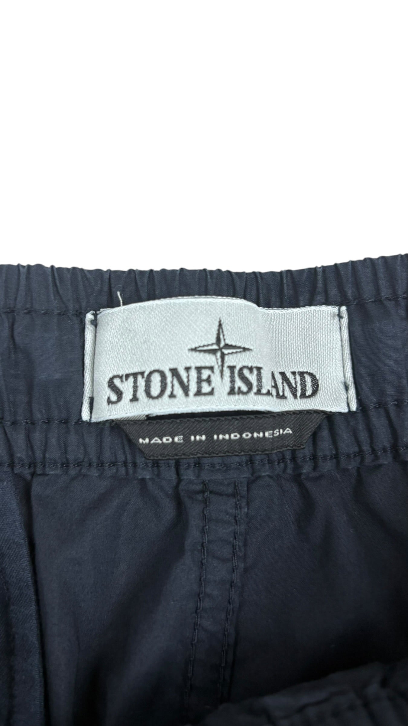 Short Stone Island marine taille W29 - Logo et étiquette