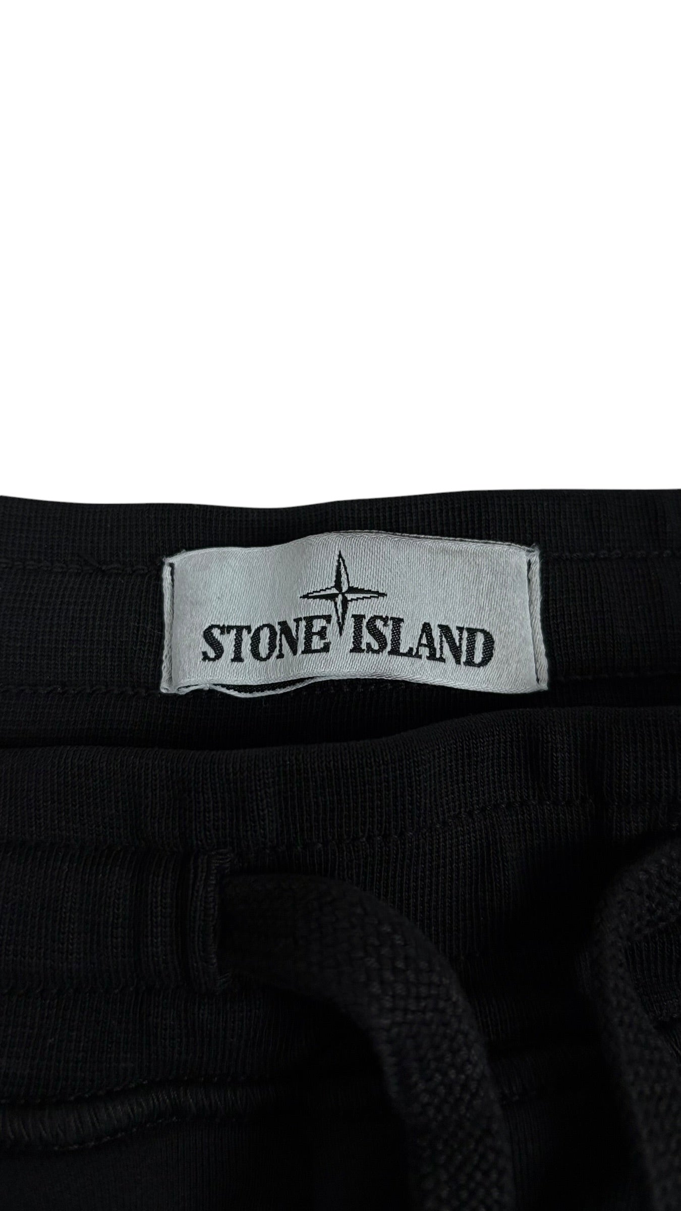 Short Stone Island noir taille M - Logo et étiquette