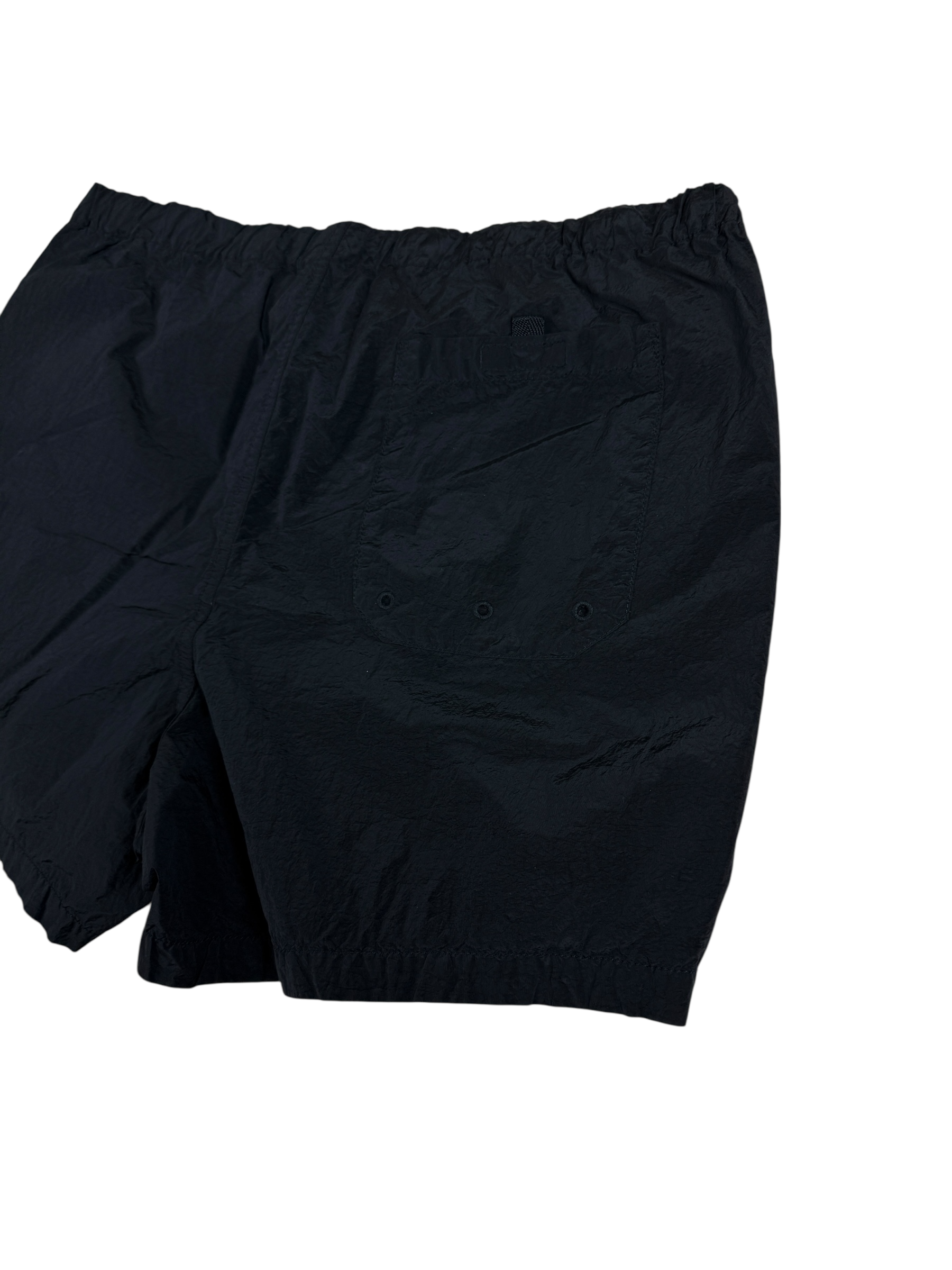 Short Stone Island noir taille M - Logo et étiquette