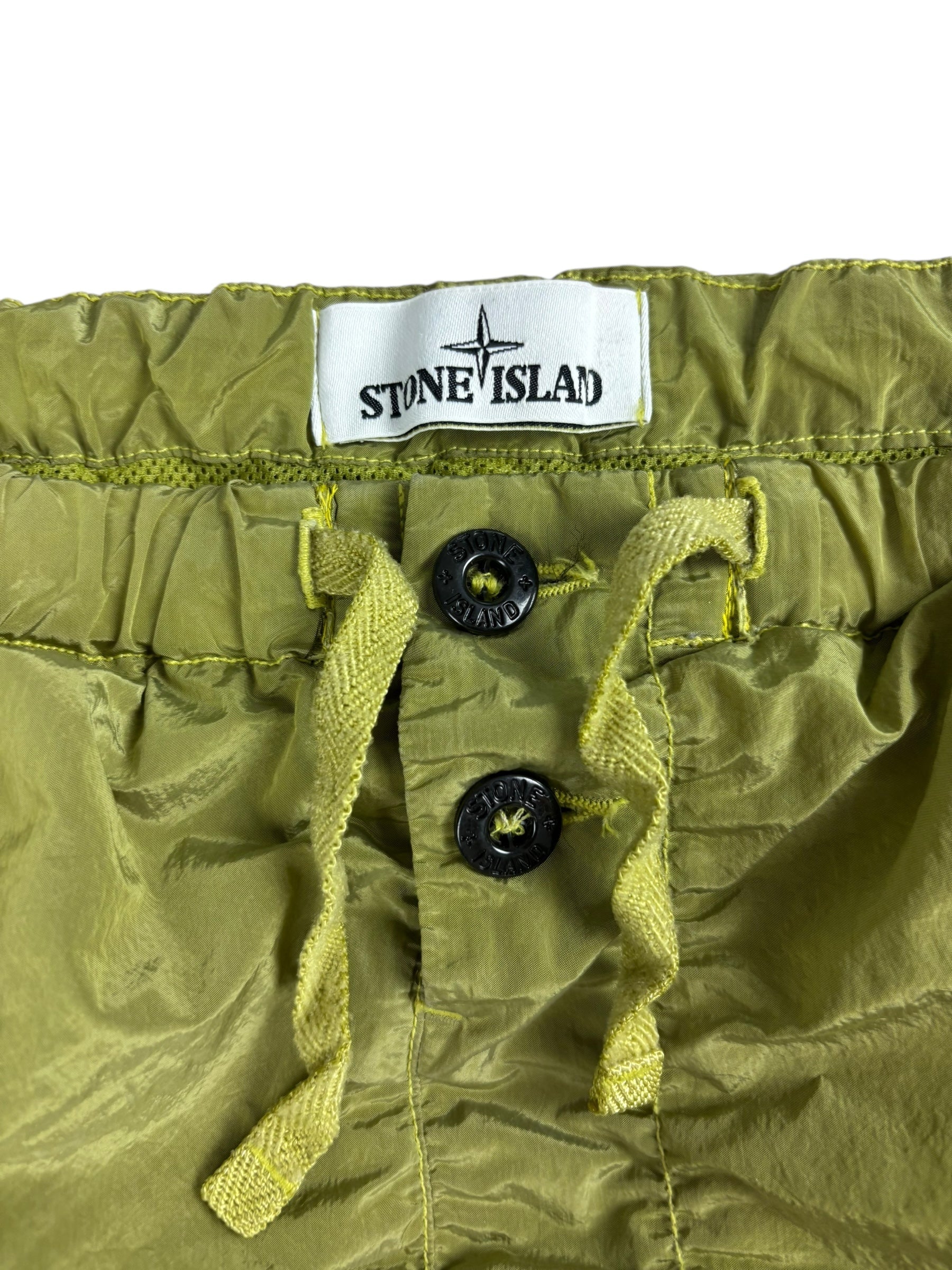 Short Stone Island vert métallisé taille L - Détail
