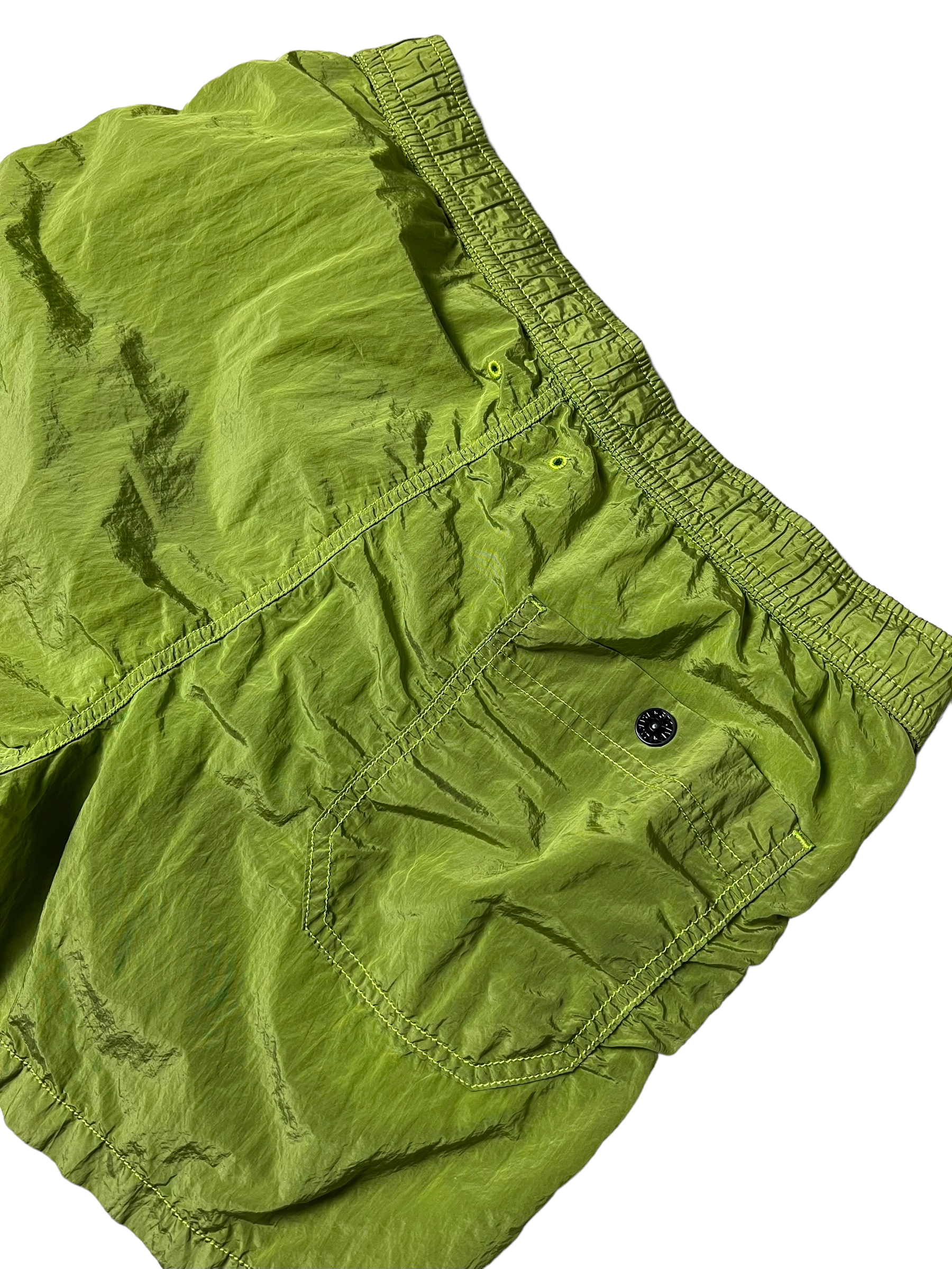 Short Stone Island vert taille S - Logo et étiquette
