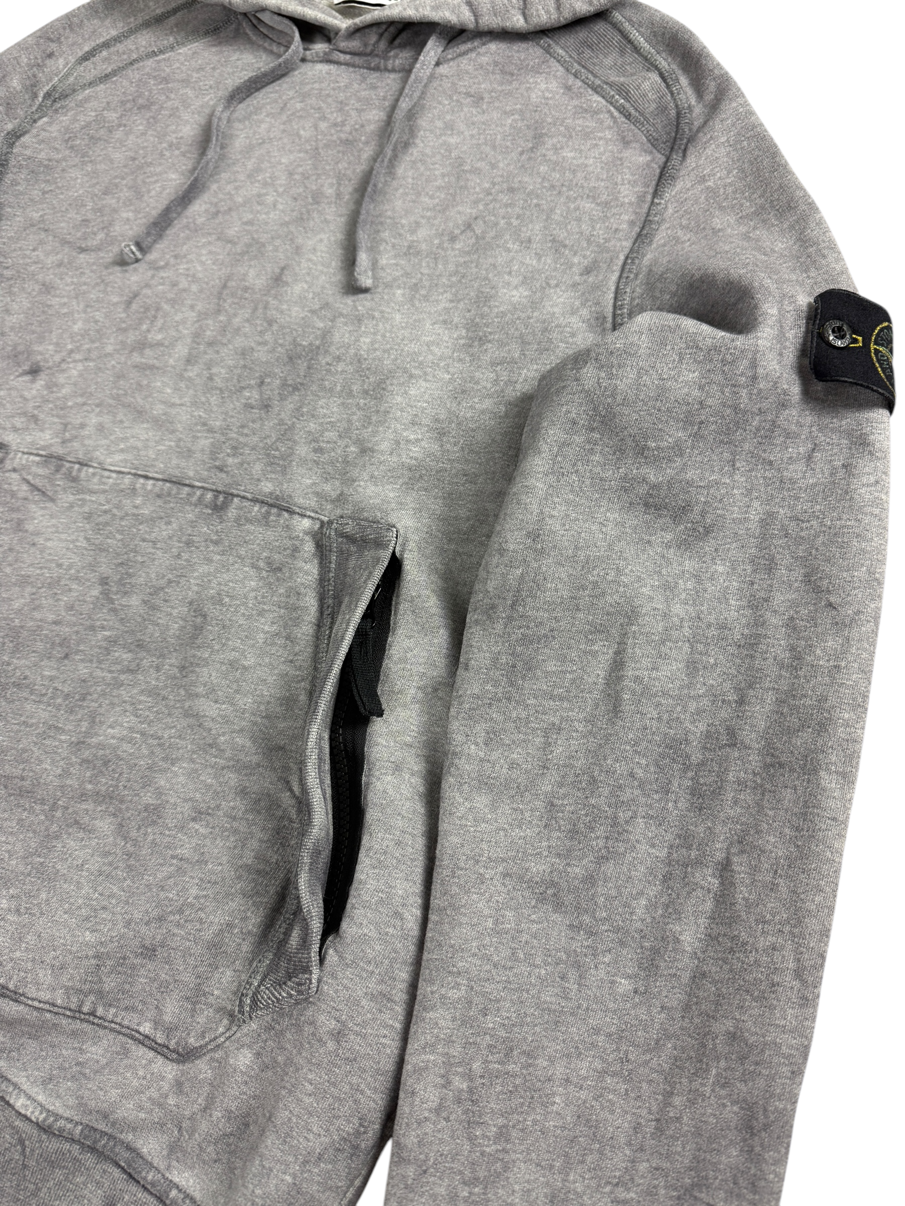 Sweat Stone Island gris taille M - Logo et étiquette