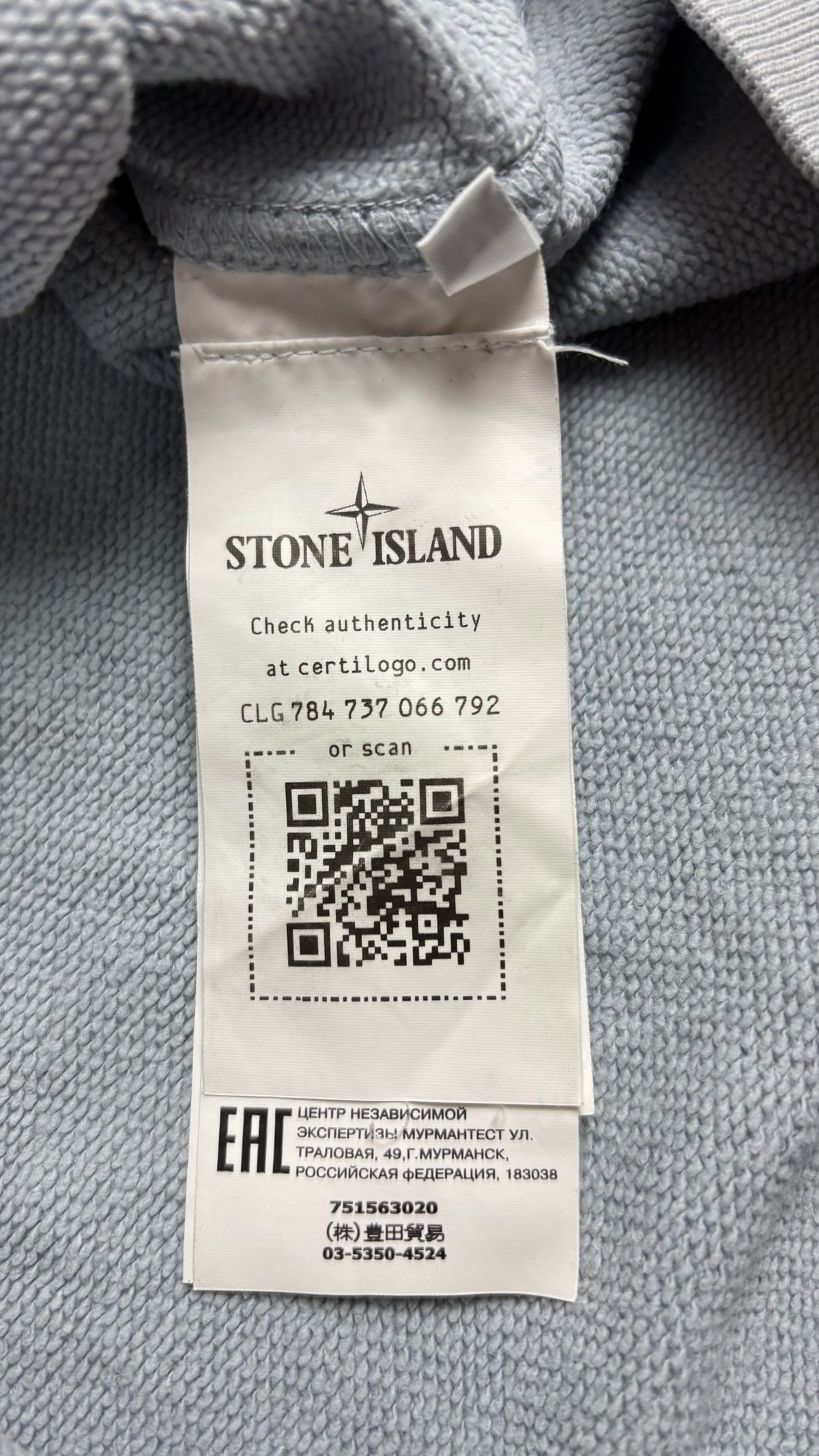Sweat-shirt Stone Island bleu ciel, détail étiquettes et finitions — vue 5