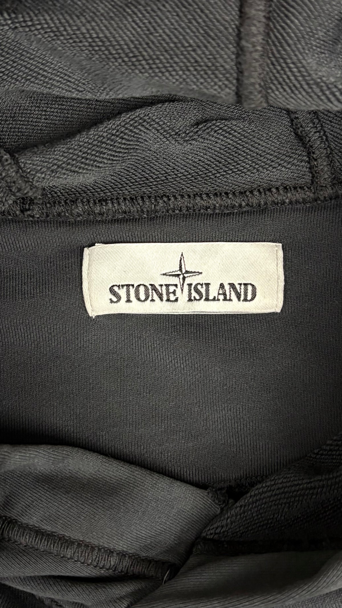 Sweat-shirt Hoodie Stone Island Cotton Fleece gris taille L, détail étiquettes et finitions — vue 3