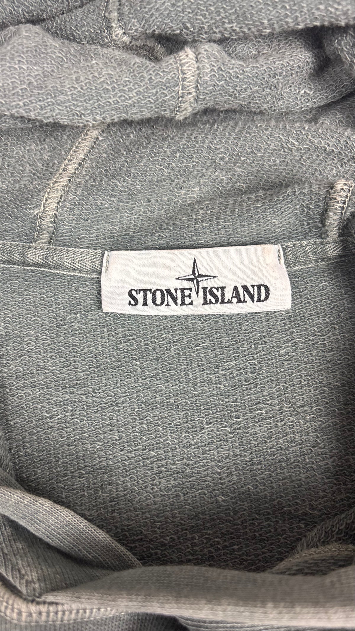 Sweat-shirt Hoodie Stone Island vert taille L, détail étiquettes et finitions — vue 3