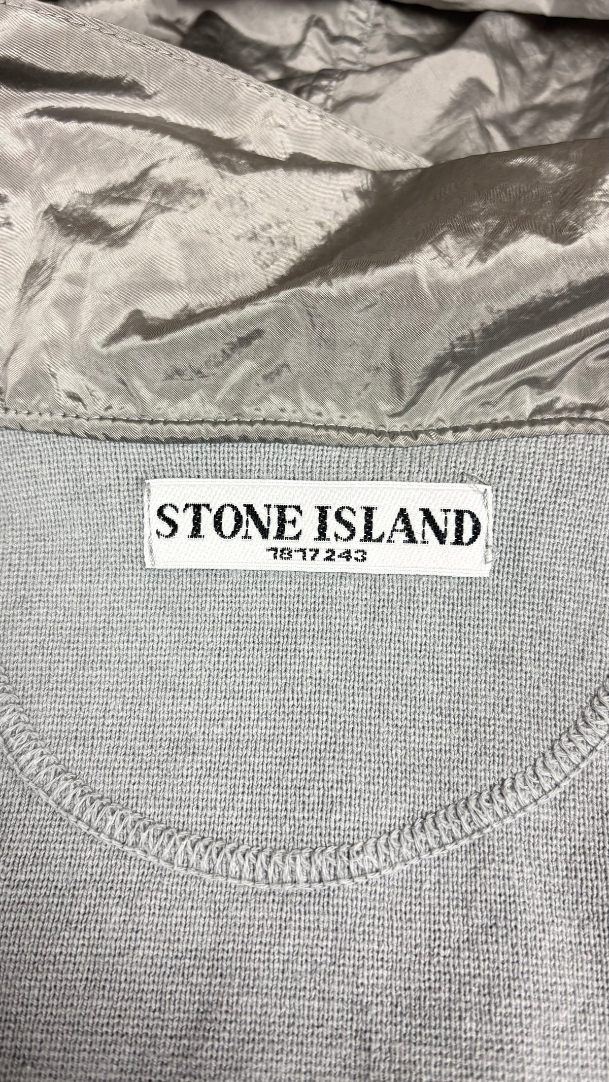 Sweat Zippé à Capuche Stone Island Nylon Metal gris, détail étiquettes et finitions — vue 4