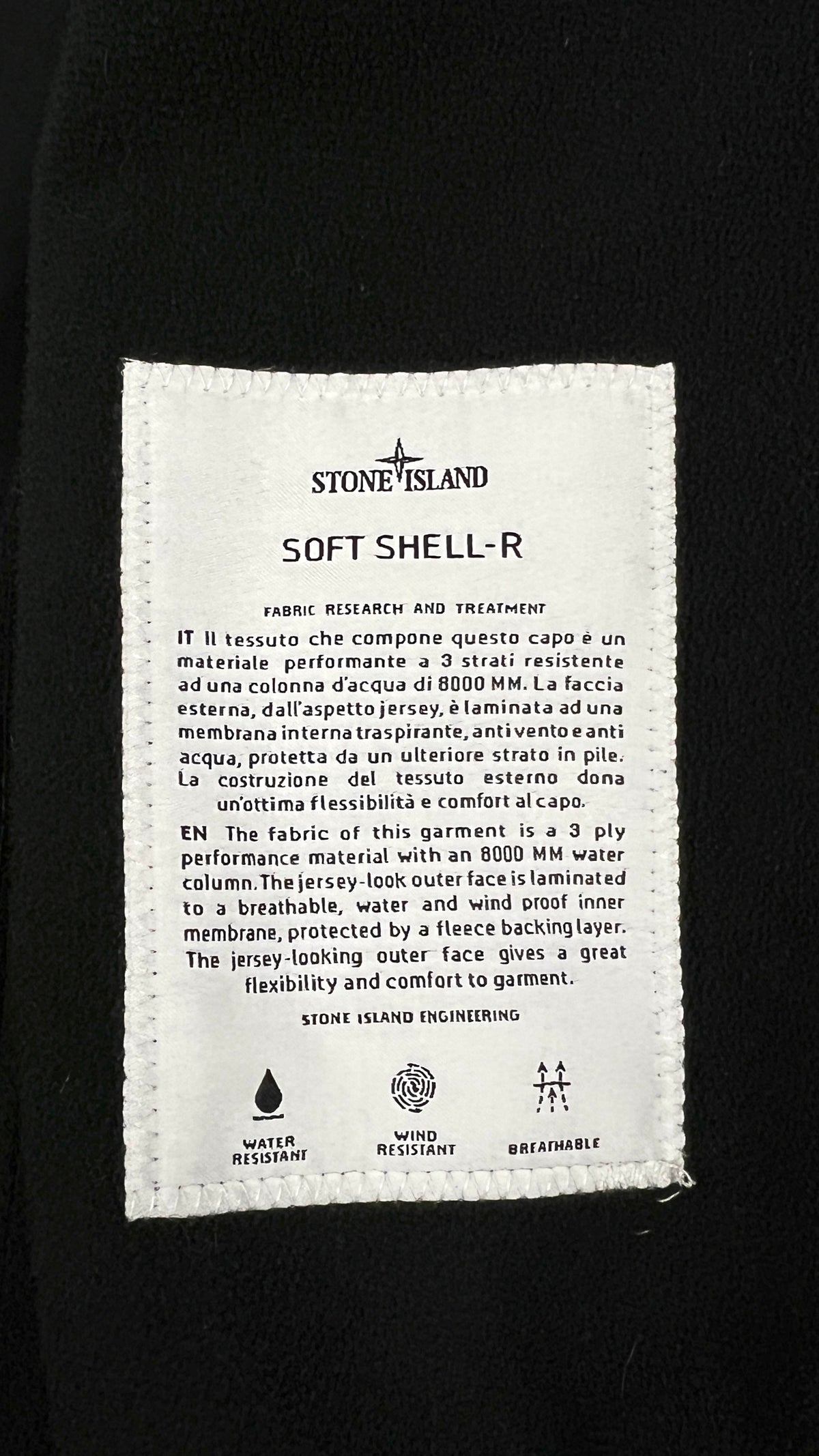 Veste Stone Island Soft Shell-R à Capuche noir, détail étiquettes et finitions — vue 5
