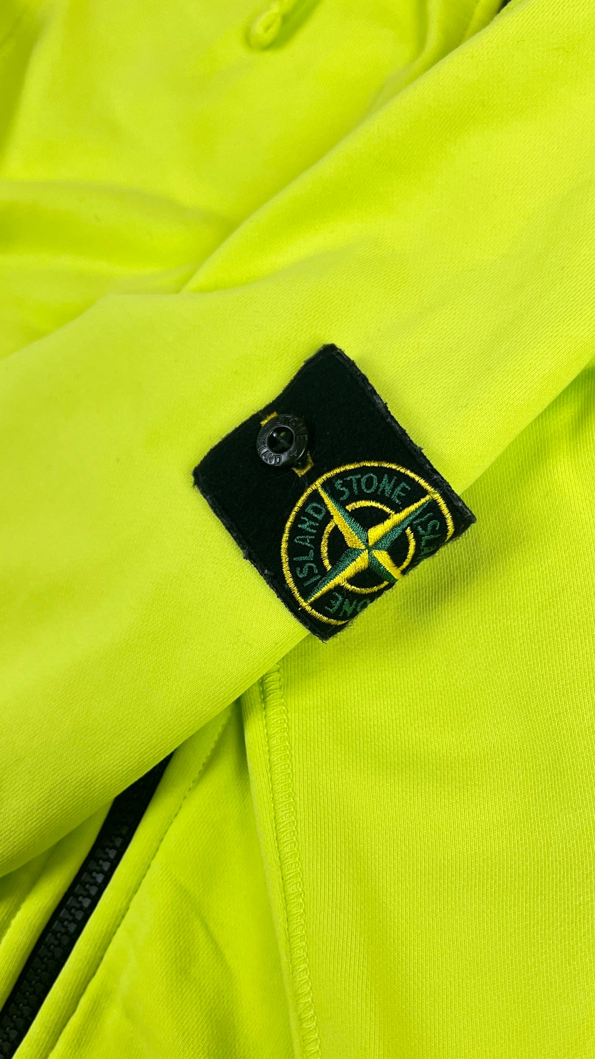 Sweat-shirt Hoodie Zippé Stone Island jaune, taille S – photo complémentaire 1 – NB08 Shop