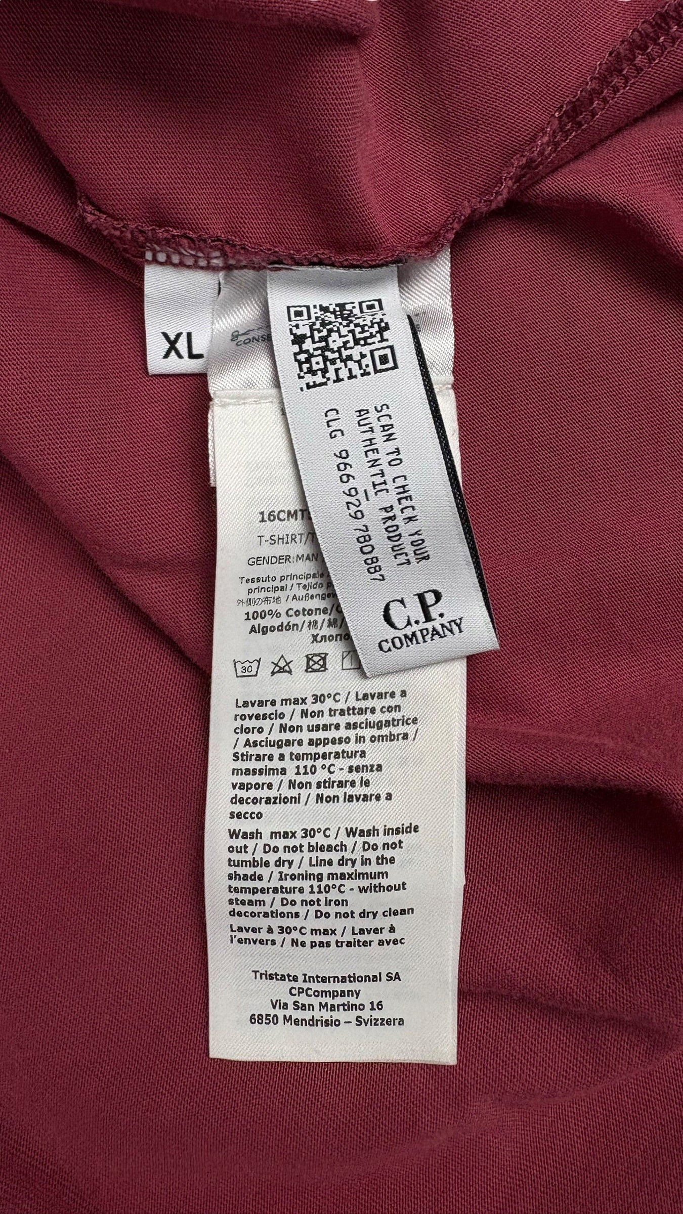 Etiquettes interieures C.P Company taille XL et composition 100 pourcent coton avec instructions d entretien
