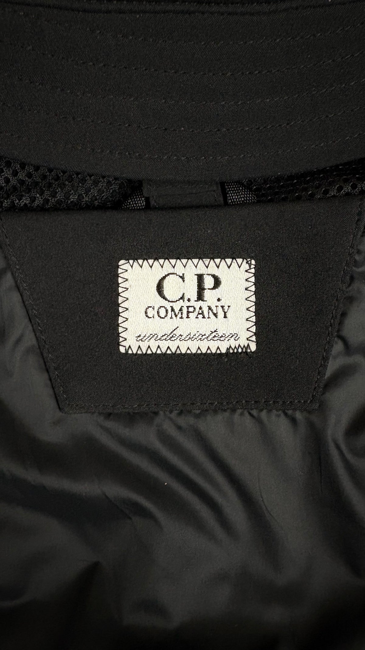 Veste Hybride à Capuche C.P Company Junior Shell-R Noir Taille 12 ans – photo complémentaire 1 – NB08 Shop