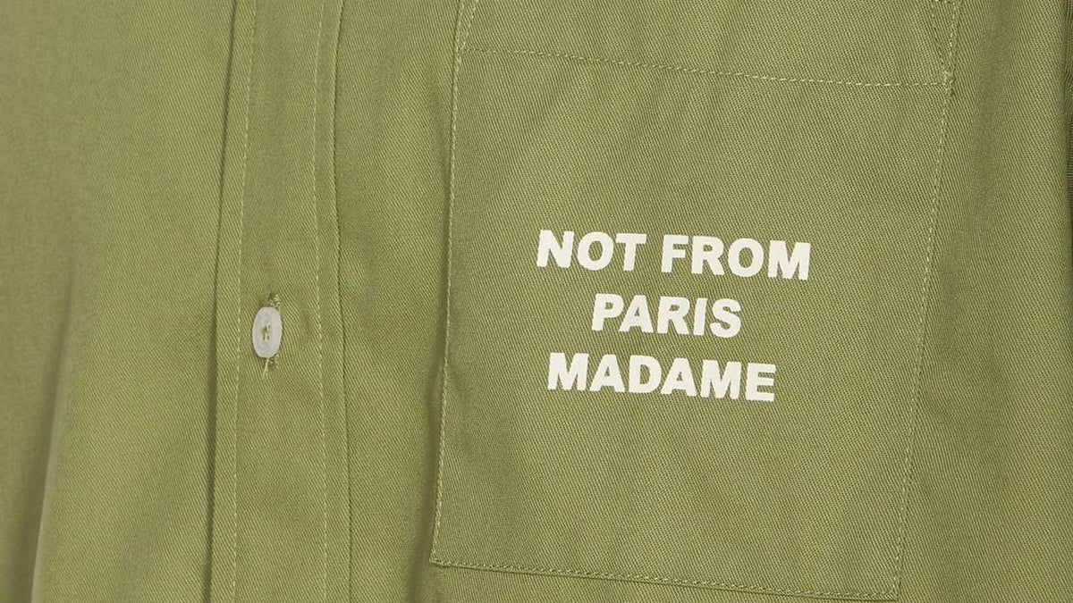 Chemise verte Not From Paris Madame, Drôle de Monsieur entre streetwear et luxe