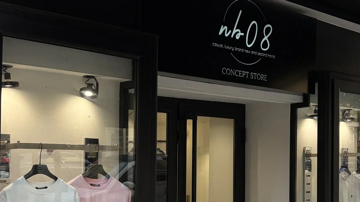 Devanture de la boutique NB08, friperie de luxe et dépôt-vente au 52 Cours Napoléon à Ajaccio