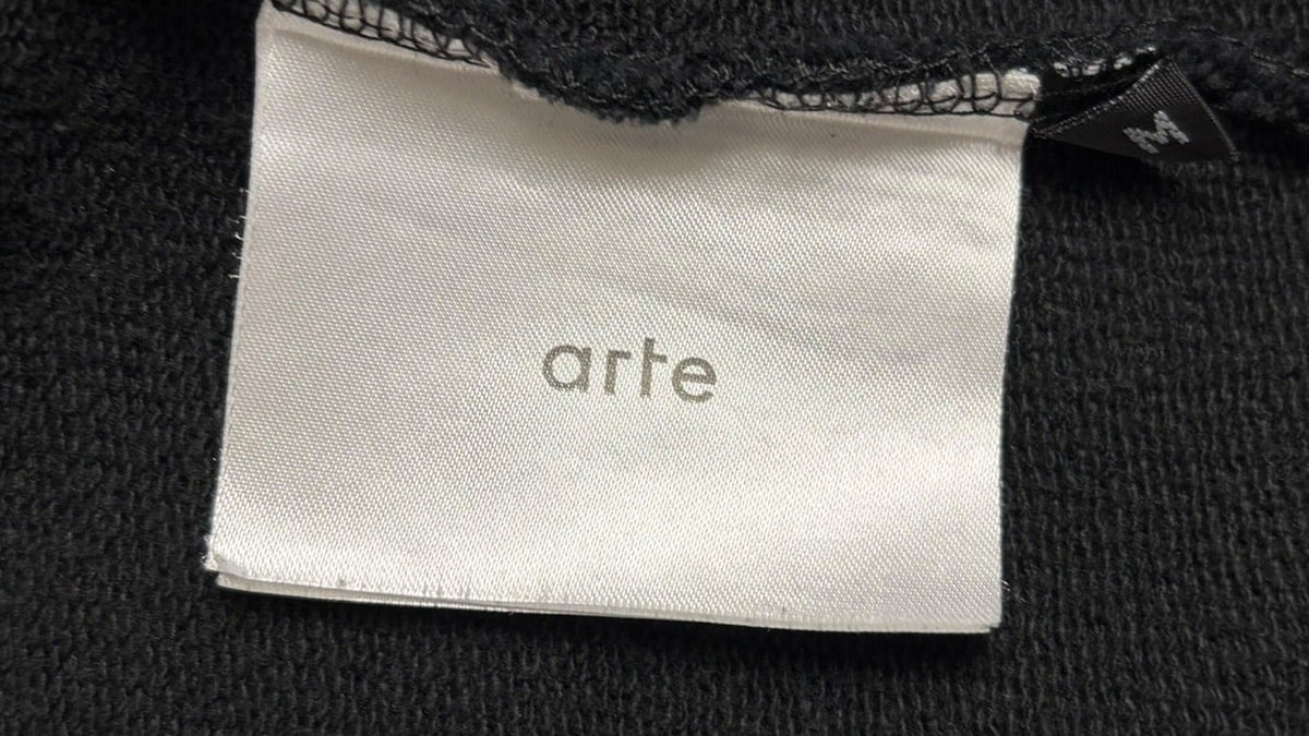 Détail d'un gilet Arte Antwerp noir authentifié chez NB08, repère de finition