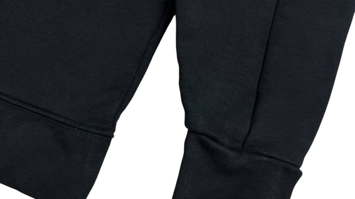Détail d'un sweat Weekend Offender noir authentifié chez NB08, repère de finition