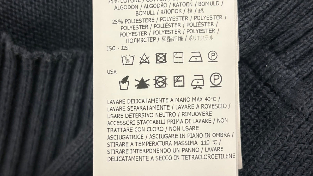 Étiquette d'un pull Stone Island authentique, acheter neuf ou en seconde main chez NB08